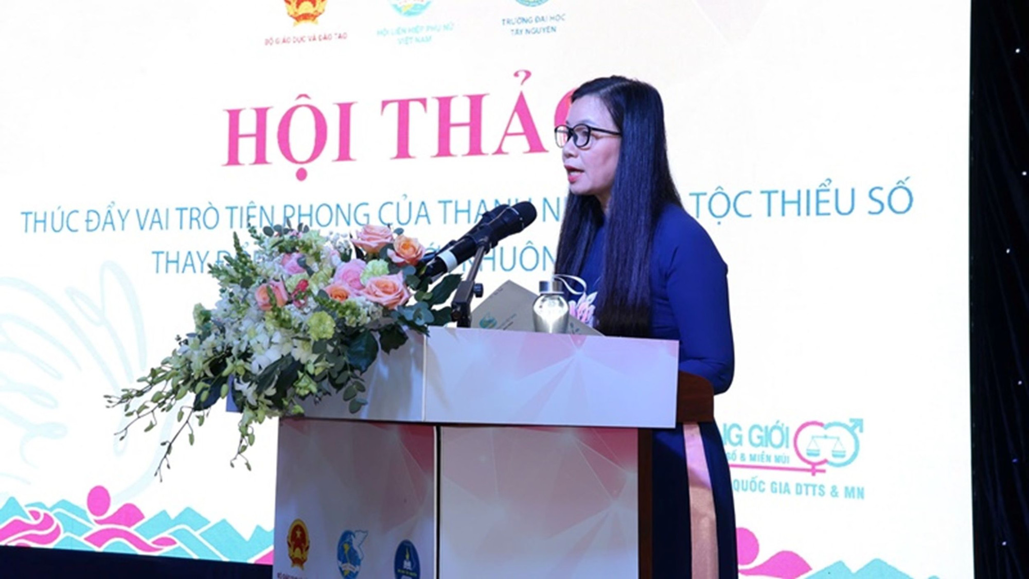 Phó Chủ tịch Trung ương Hội Liên hiệp Phụ nữ Việt Nam Nguyễn Thị Thu Hiền phát biểu tại hội thảo.