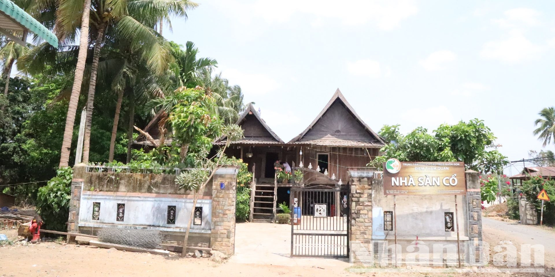 Ngôi nhà sàn cổ của ông Y Thu Knul, người được mệnh danh là ông tổ nghề săn voi và là người đã có công khai phá, mở đất, lập ra vùng Buôn Đôn.