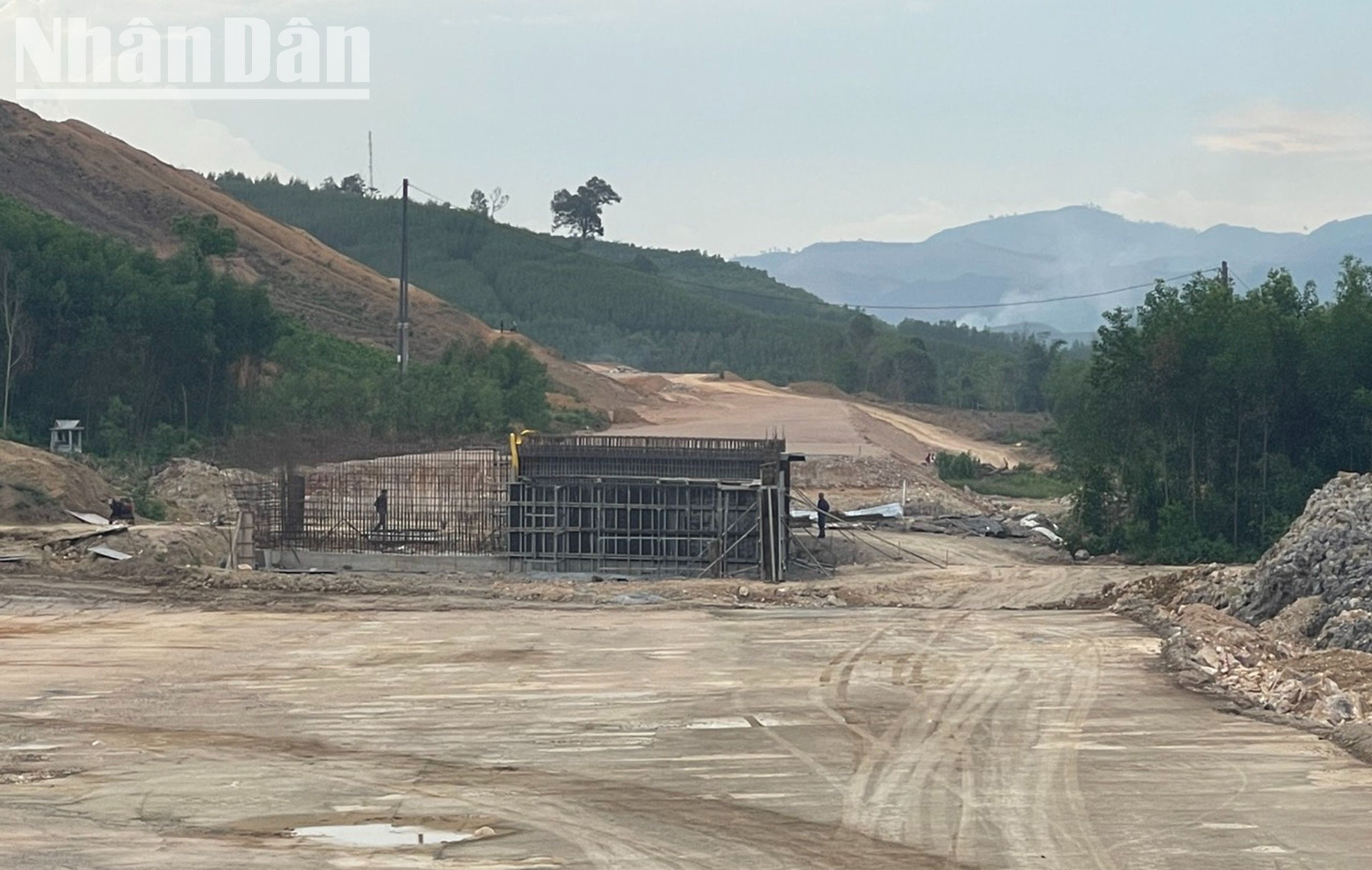 Một số cây cầu thuộc gói thầu XL01 cao tốc Khánh Hòa-Buôn Ma Thuột đang được xây dựng. Một số cây cầu thuộc gói thầu XL01 cao tốc Khánh Hòa-Buôn Ma Thuột đang được xây dựng.