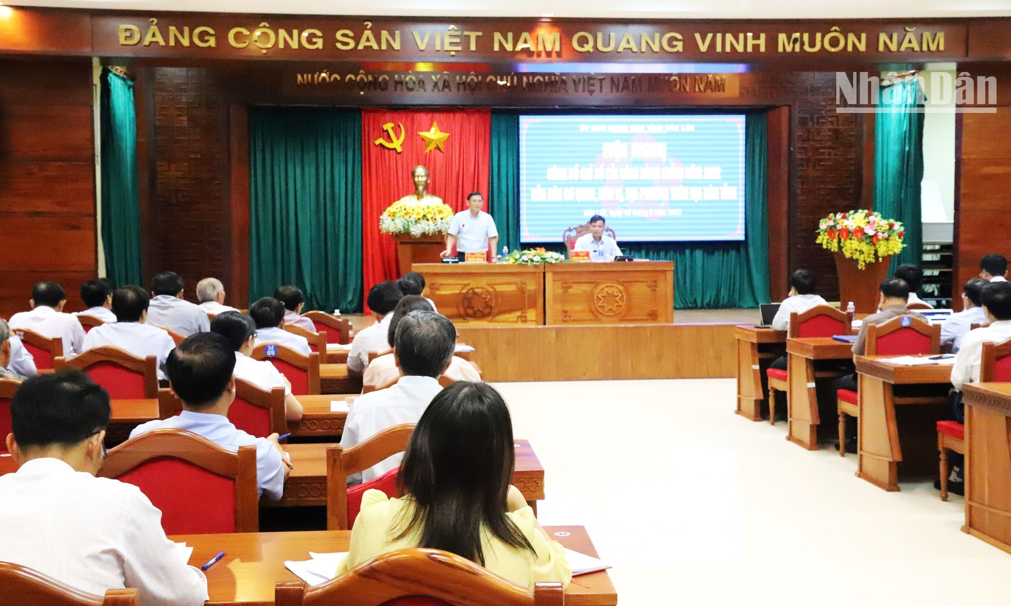 Phó Chủ tịch Thường trực Ủy ban nhân dân tỉnh Đắk Lắk Nguyễn Tuấn Hà phát biểu chỉ đạo tại hội nghị triển khai công tác cải cách hành chính năm 2023. Phó Chủ tịch Thường trực Ủy ban nhân dân tỉnh Đắk Lắk Nguyễn Tuấn Hà phát biểu chỉ đạo tại hội nghị triển khai công tác cải cách hành chính năm 2023.