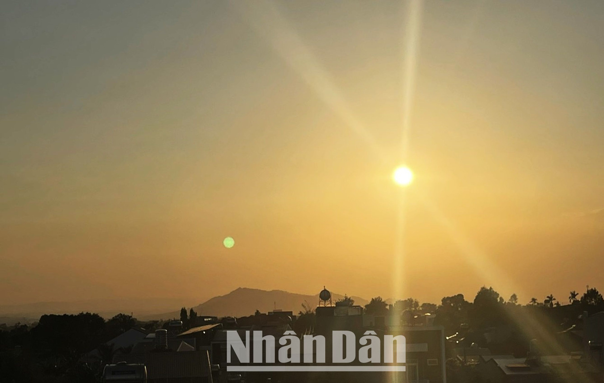 Hiện nay, đang trong thời kỳ cao điểm của mùa khô năm 2023-2024 nên có những ngày nhiệt độ ở Đắk Lắk trên 36-37 độ C.