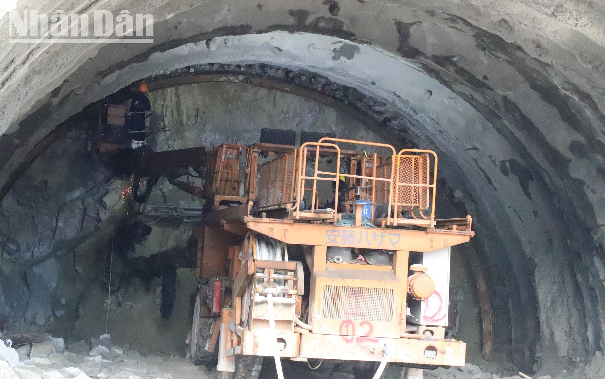 Tập đoàn Đèo Cả áp dụng phương pháp mới NATM của Áo để đào hầm Phượng Hoàng. Tập đoàn Đèo Cả áp dụng phương pháp mới NATM của Áo để đào hầm Phượng Hoàng.