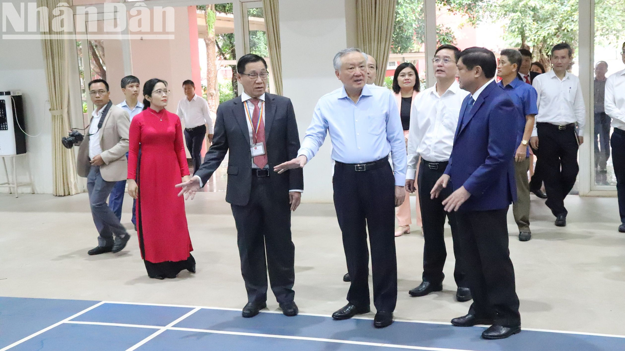 Phó Thủ tướng Thường trực Chính phủ Nguyễn Hòa Bình đánh giá cao mô hình giáo dục của Trường Hoàng Việt.