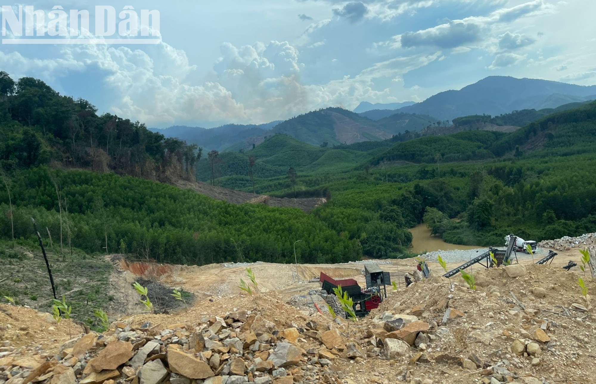 Dự án thành phần 2 từ Km 32+000-Km 69+500 cao tốc Khánh Hòa-Buôn Ma Thuột với chiều dài khoảng 37,5km thuộc địa phận 2 tỉnh Khánh Hòa và Đắk Lắk do Bộ Giao thông vận tải là cơ quan chủ quản có địa hình phức tạp nhất với nhiều đồi núi cao, vực sâu khiến công tác thi công đối mặt với nhiều khó khăn nhất. Dự án thành phần 2 từ Km 32+000-Km 69+500 cao tốc Khánh Hòa-Buôn Ma Thuột với chiều dài khoảng 37,5km thuộc địa phận 2 tỉnh Khánh Hòa và Đắk Lắk do Bộ Giao thông vận tải là cơ quan chủ quản có địa hình phức tạp nhất với nhiều đồi núi cao, vực sâu khiến công tác thi công đối mặt với nhiều khó khăn nhất.