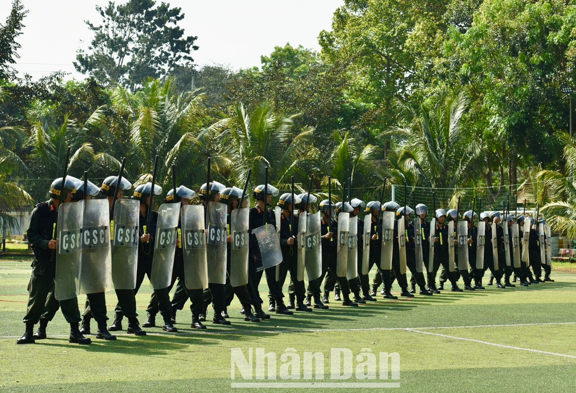 Trong những năm qua, lực lượng cảnh sát cơ động, Công an tỉnh Đắk Lắk luôn hoàn thành xuất sắc nhiệm vụ được giao, xứng đáng “Thanh bảo kiếm” bảo vệ cuộc sống bình yên cho nhân dân Đắk Lắk.