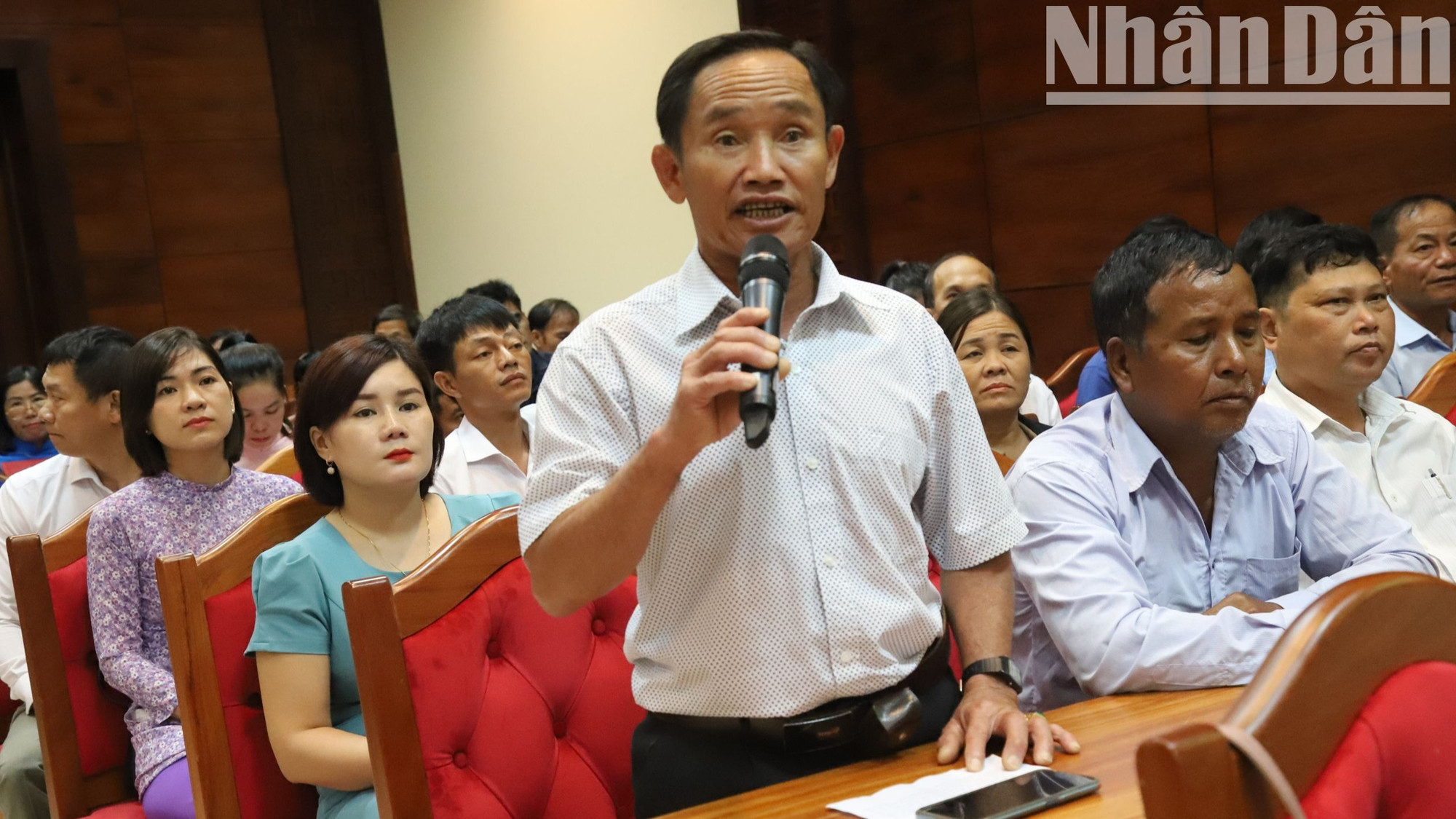 Ông Y Ngắc Niê, hội viên nông dân xã Ea Yông, huyện Krông Pắc nêu câu hỏi.