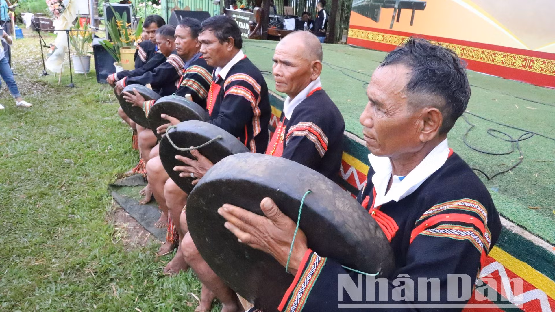 Với những giá trị độc đáo của văn hóa cồng chiêng Tây Nguyên, ngày 25/11/2005, Văn hóa cồng chiêng Tây Nguyên được UNESCO công nhận là Kiệt tác truyền khẩu và Di sản văn hóa phi vật thể của nhân loại.