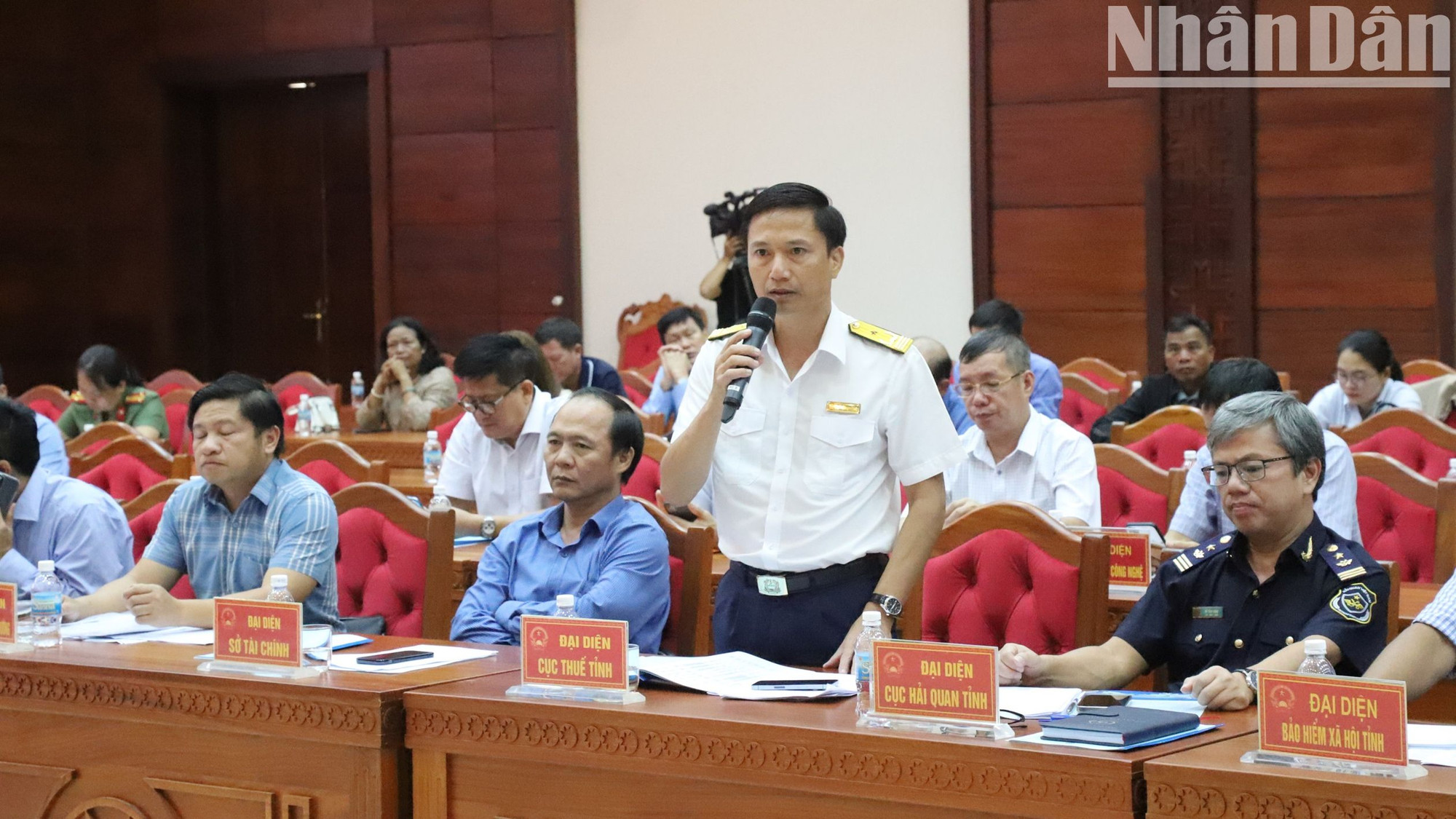 Đại diện Cục Thuế tỉnh Đắk Lắk trả lời những kiến nghị của doanh nghiệp.