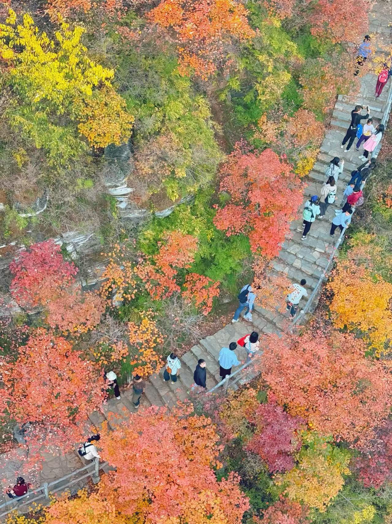 Pha Phong Lĩnh - điểm du lịch nổi tiếng ở ngoại ô Bắc Kinh.