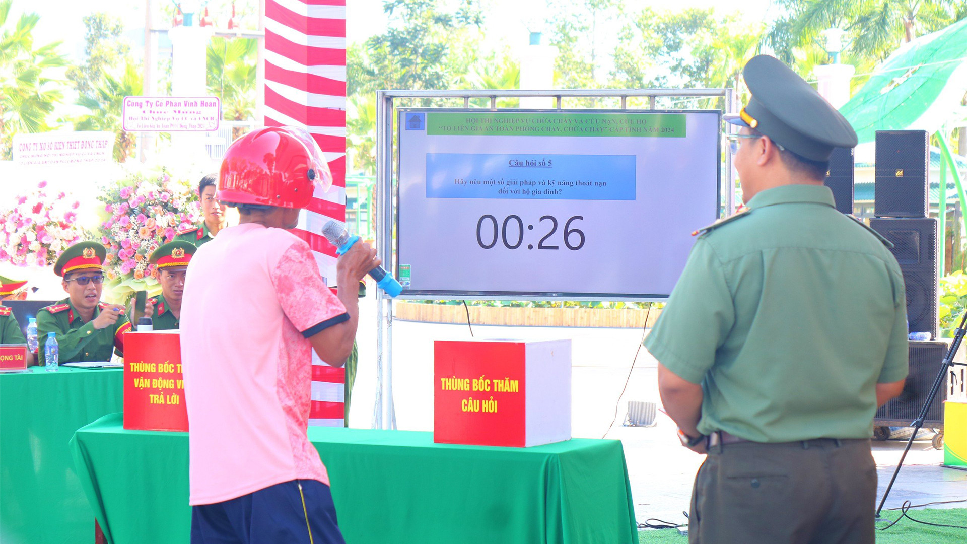 Vận động viên tham gia phần thi lý thuyết.