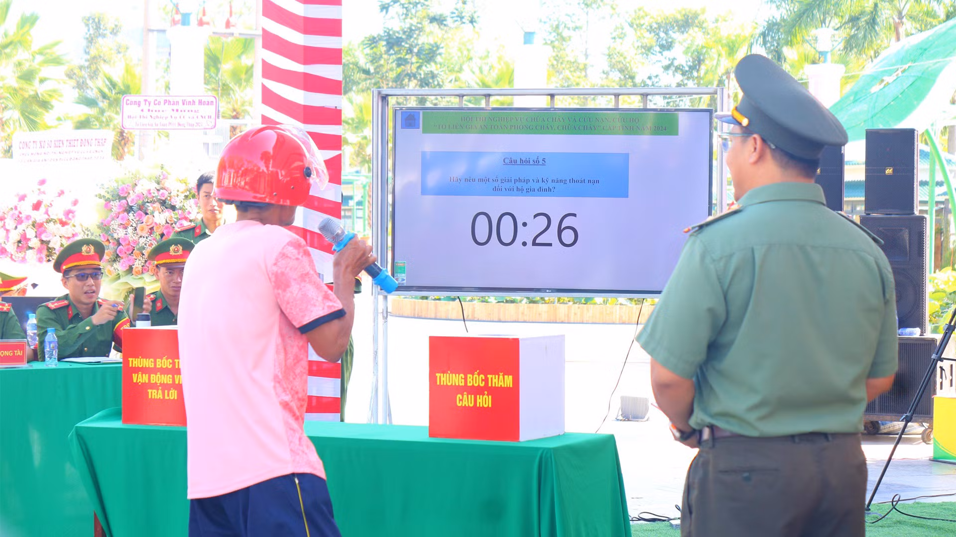 Vận động viên tham gia phần thi lý thuyết.