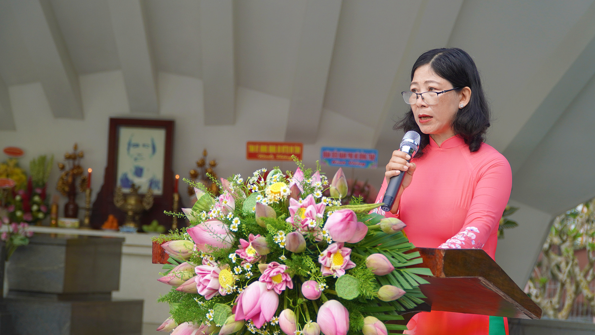 Chủ tịch Hội Liên hiệp Phụ nữ tỉnh Đồng Tháp Nguyễn Thị Nhanh phát biểu. (Ảnh: HỮU NGHĨA) Chủ tịch Hội Liên hiệp Phụ nữ tỉnh Đồng Tháp Nguyễn Thị Nhanh phát biểu. (Ảnh: HỮU NGHĨA)