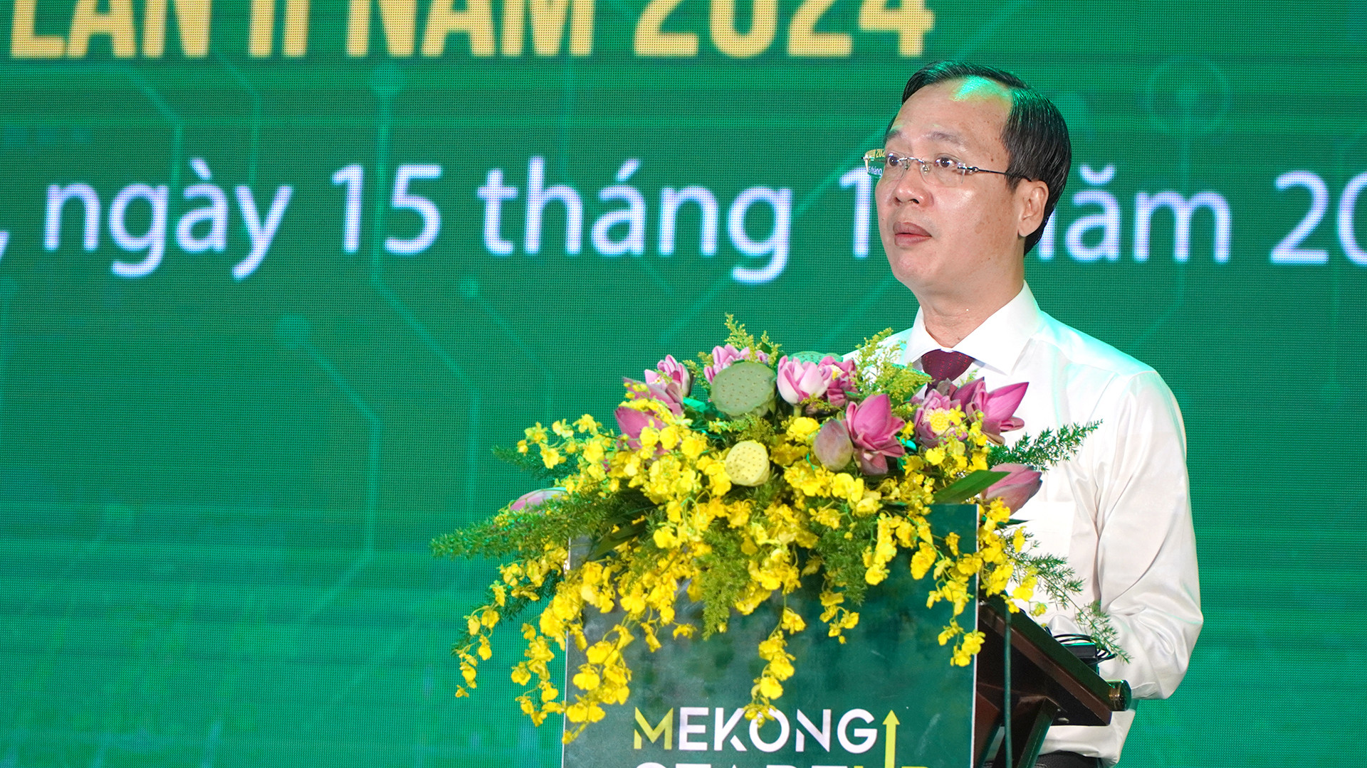 Phó Chủ tịch Ủy ban nhân dân tỉnh Đồng Tháp Trần Trí Quang phát biểu tại diễn đàn. (Ảnh: HỮU NGHĨA)