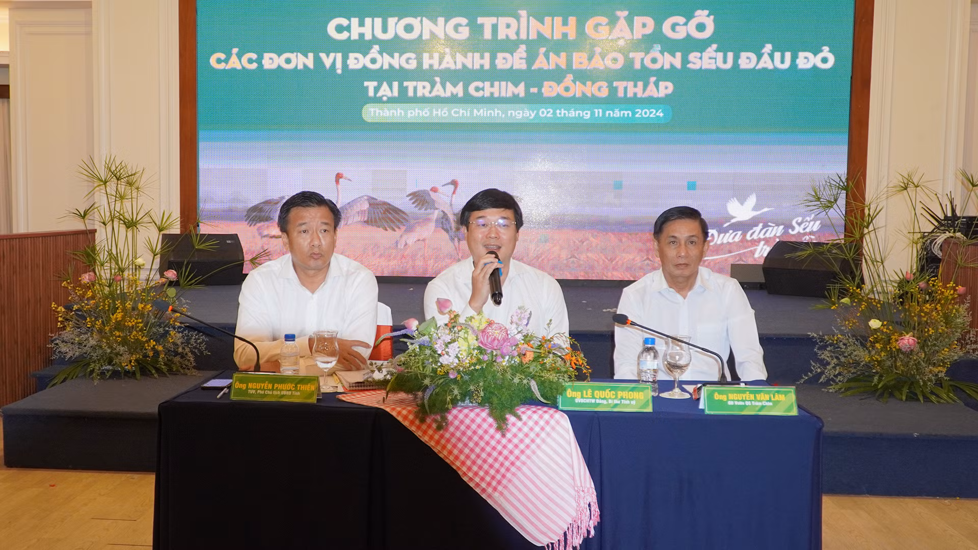 Các chủ tọa tại chương trình. (Ảnh: HỮU NGHĨA)