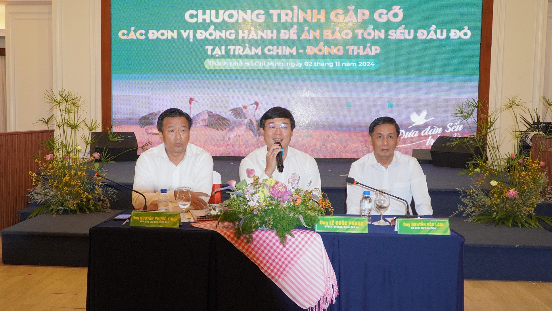 Các chủ tọa tại chương trình. (Ảnh: HỮU NGHĨA) Các chủ tọa tại chương trình. (Ảnh: HỮU NGHĨA)