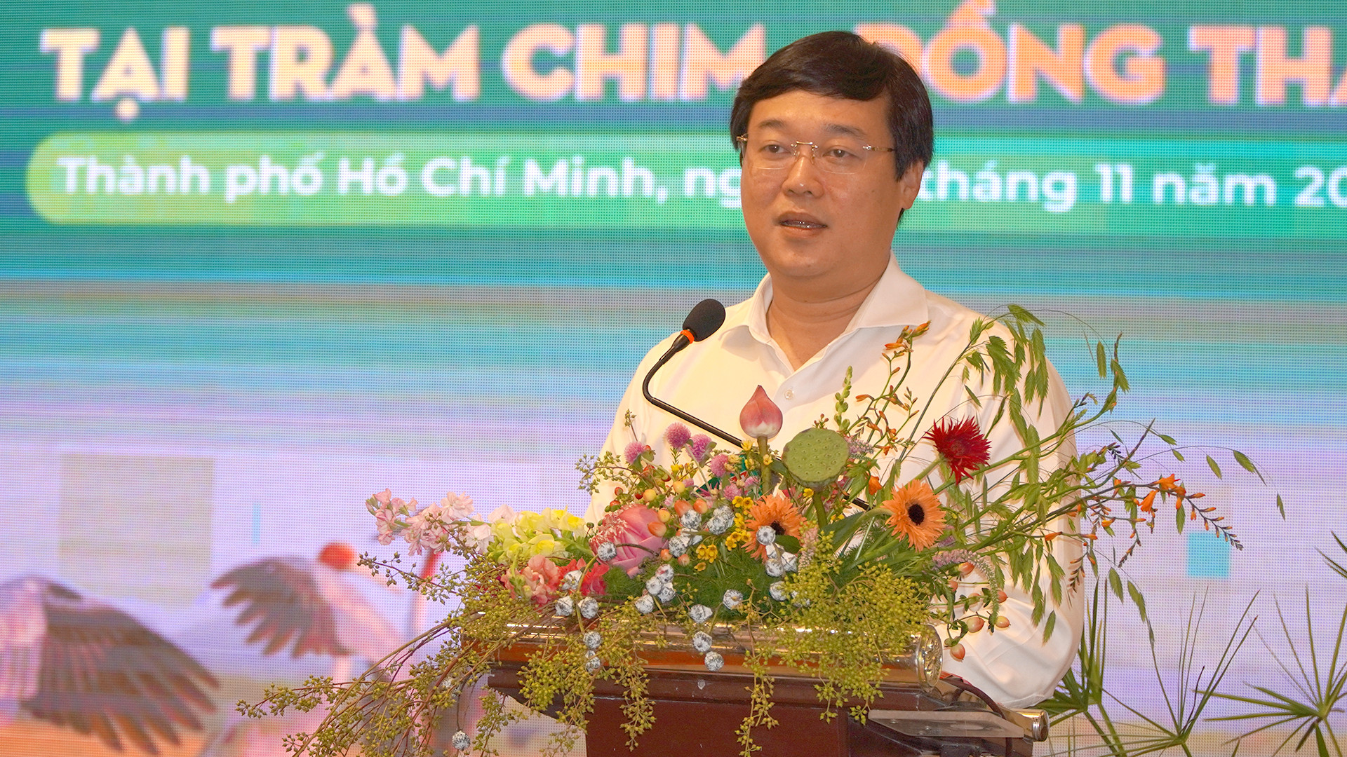 Ủy viên Trung ương Đảng, Bí thư Tỉnh ủy Đồng Tháp Lê Quốc Phong phát biểu tại chương trình. (Ảnh: HỮU NGHĨA)