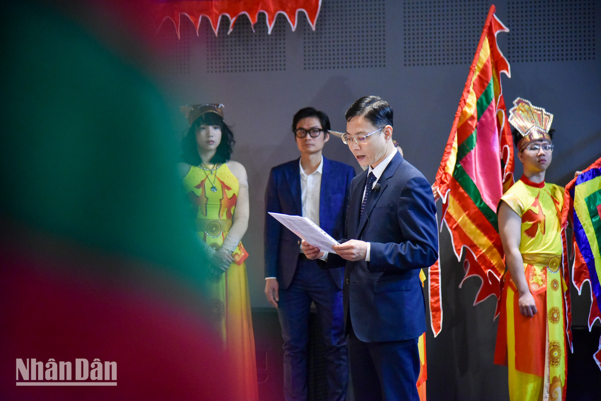 Thứ trưởng Ngoại giao Ngô Lê Văn nhấn mạnh: Tiếp nối truyền thống Tiên Rồng, phát huy cao độ tinh thần yêu nước, ý chí tự lực, toàn thể nhân dân Việt Nam ở trong và ngoài nước nguyện đóng góp đưa nước ta trở nên giàu mạnh, hùng cường, làm rạng danh cơ đồ dân tộc. Thứ trưởng Ngoại giao Ngô Lê Văn nhấn mạnh: Tiếp nối truyền thống Tiên Rồng, phát huy cao độ tinh thần yêu nước, ý chí tự lực, toàn thể nhân dân Việt Nam ở trong và ngoài nước nguyện đóng góp đưa nước ta trở nên giàu mạnh, hùng cường, làm rạng danh cơ đồ dân tộc.