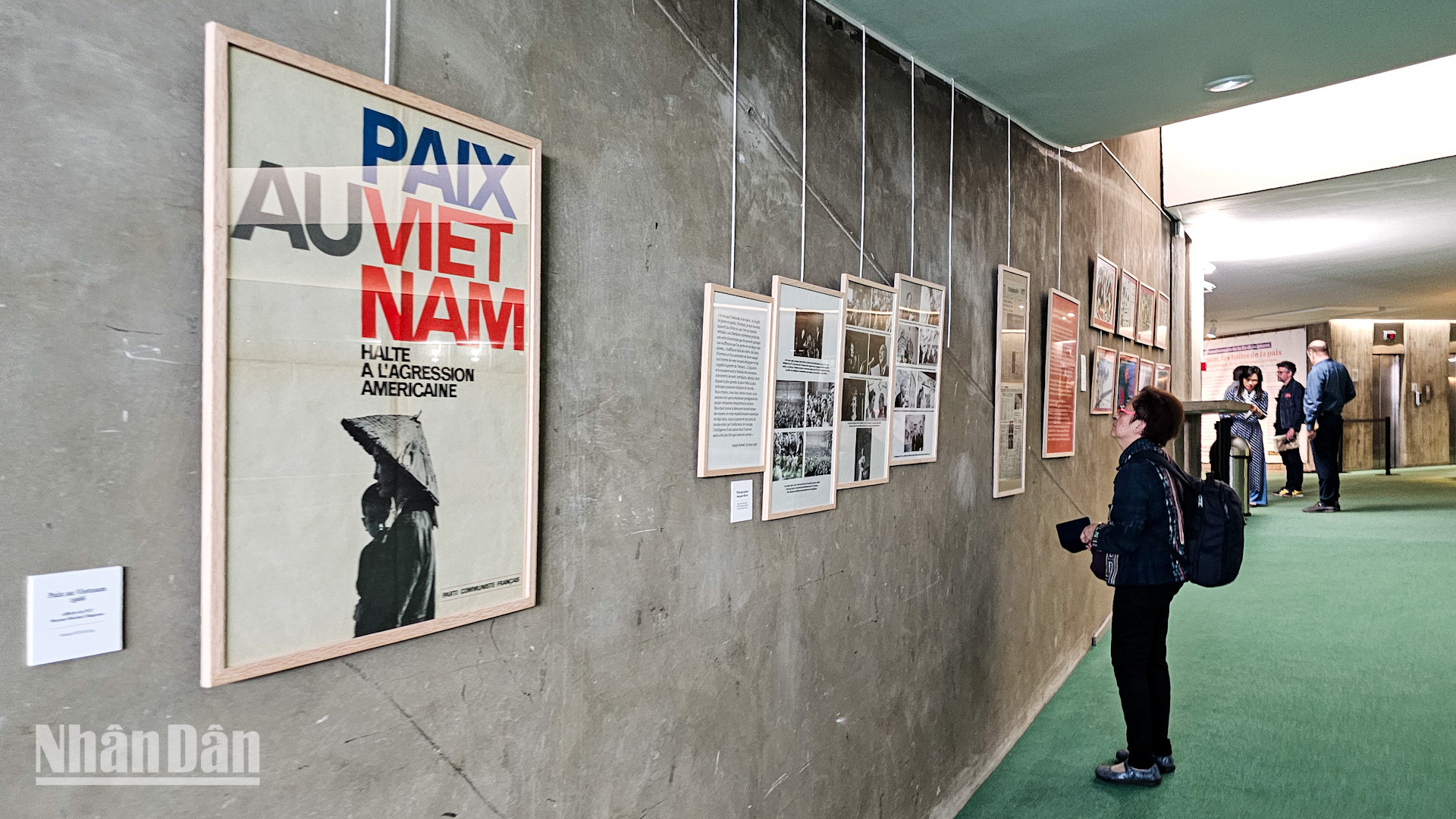 Các nghệ sĩ Pháp thể hiện lòng ngưỡng mộ đối với cuộc đấu tranh bền bỉ và anh dũng của nhân dân Việt Nam. (Ảnh: MINH DUY) Các nghệ sĩ Pháp thể hiện lòng ngưỡng mộ đối với cuộc đấu tranh bền bỉ và anh dũng của nhân dân Việt Nam. (Ảnh: MINH DUY)