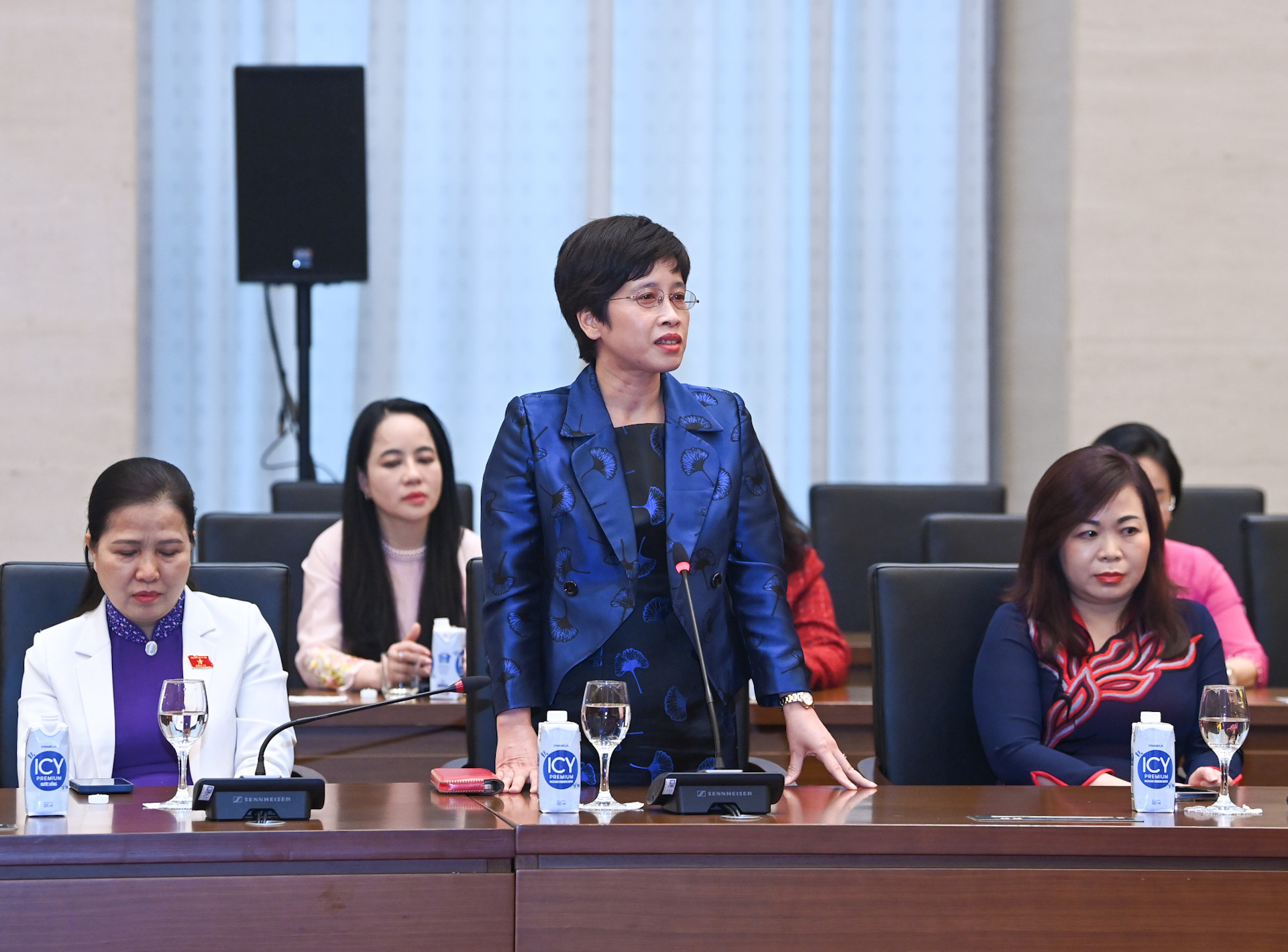 Phó Chủ nhiệm Ủy ban Tài chính, Ngân sách Nguyễn Thị Phú Hà chia sẻ tại cuộc gặp mặt.