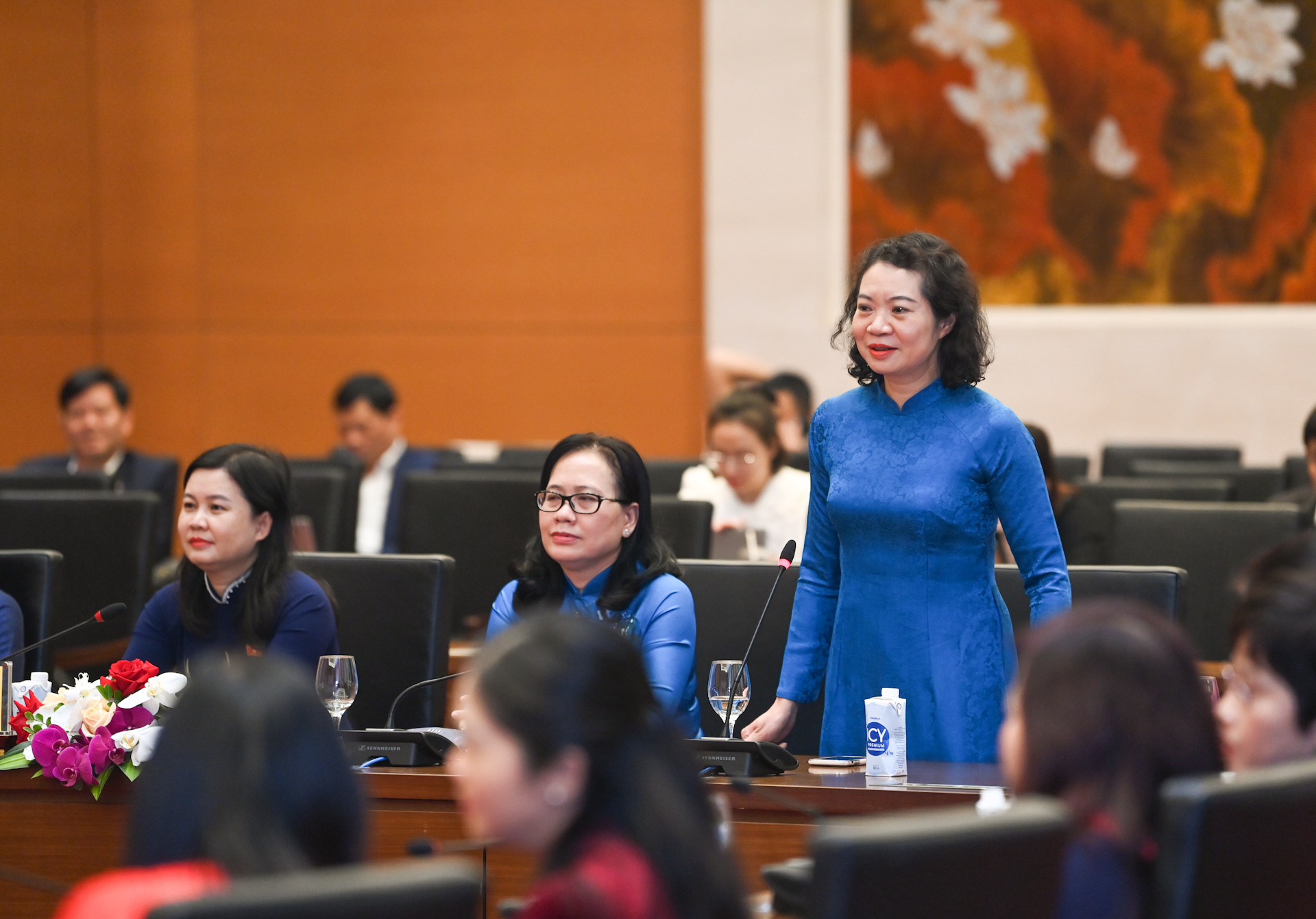 Phó Chủ nhiệm Ủy ban Tư pháp Mai Thị Phương Hoa chia sẻ tại cuộc gặp mặt.