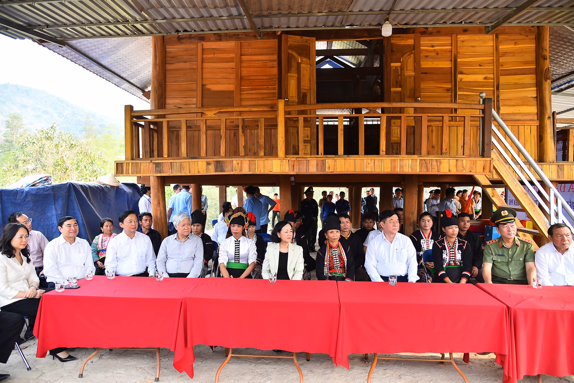 Thường trực Ban Bí thư Trương Thị Mai, Chủ tịch Ủy ban Trung ương Mặt trận Tổ quốc Việt Nam Đỗ Văn Chiến, Trưởng Ban Tuyên giáo Trung ương Nguyễn Trọng Nghĩa, Phó Thủ tướng Chính phủ Trần Hồng Hà cùng các đại biểu dự buổi lễ.