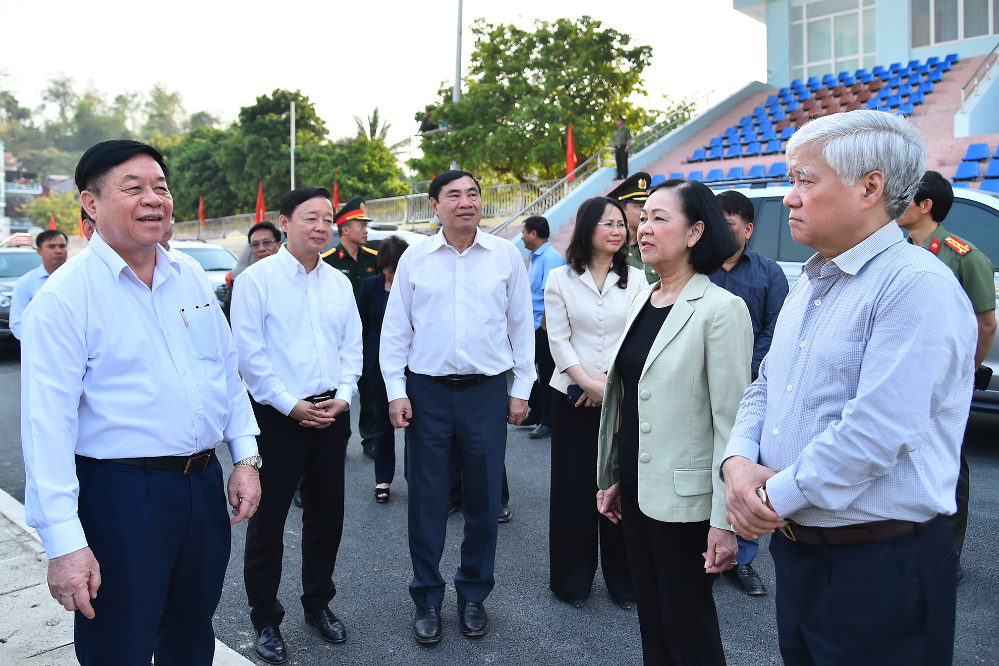 Thường trực Ban Bí thư Trương Thị Mai kiểm tra công tác chuẩn bị cho lễ diễu binh, diễu hành nhân kỷ niệm 70 năm Chiến thắng Điện Biên Phủ tại sân vận động tỉnh Điện Biên. Thường trực Ban Bí thư Trương Thị Mai kiểm tra công tác chuẩn bị cho lễ diễu binh, diễu hành nhân kỷ niệm 70 năm Chiến thắng Điện Biên Phủ tại sân vận động tỉnh Điện Biên.