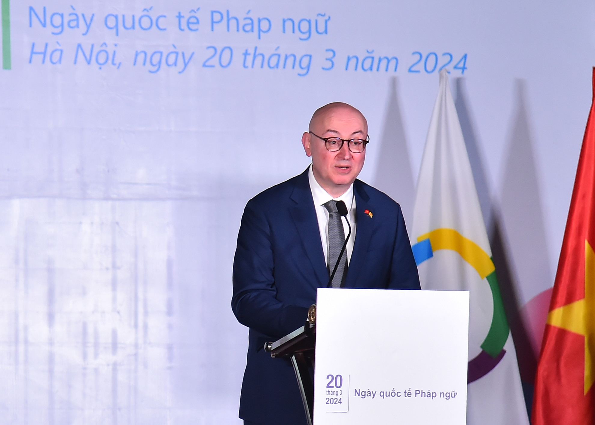 Ông Pierre du Ville, Trưởng Phái đoàn Wallonie-Bruxelles tại Việt Nam, Chủ tịch Nhóm Đại sứ Pháp ngữ tại Hà Nội phát biểu ý kiến tại lễ kỷ niệm.