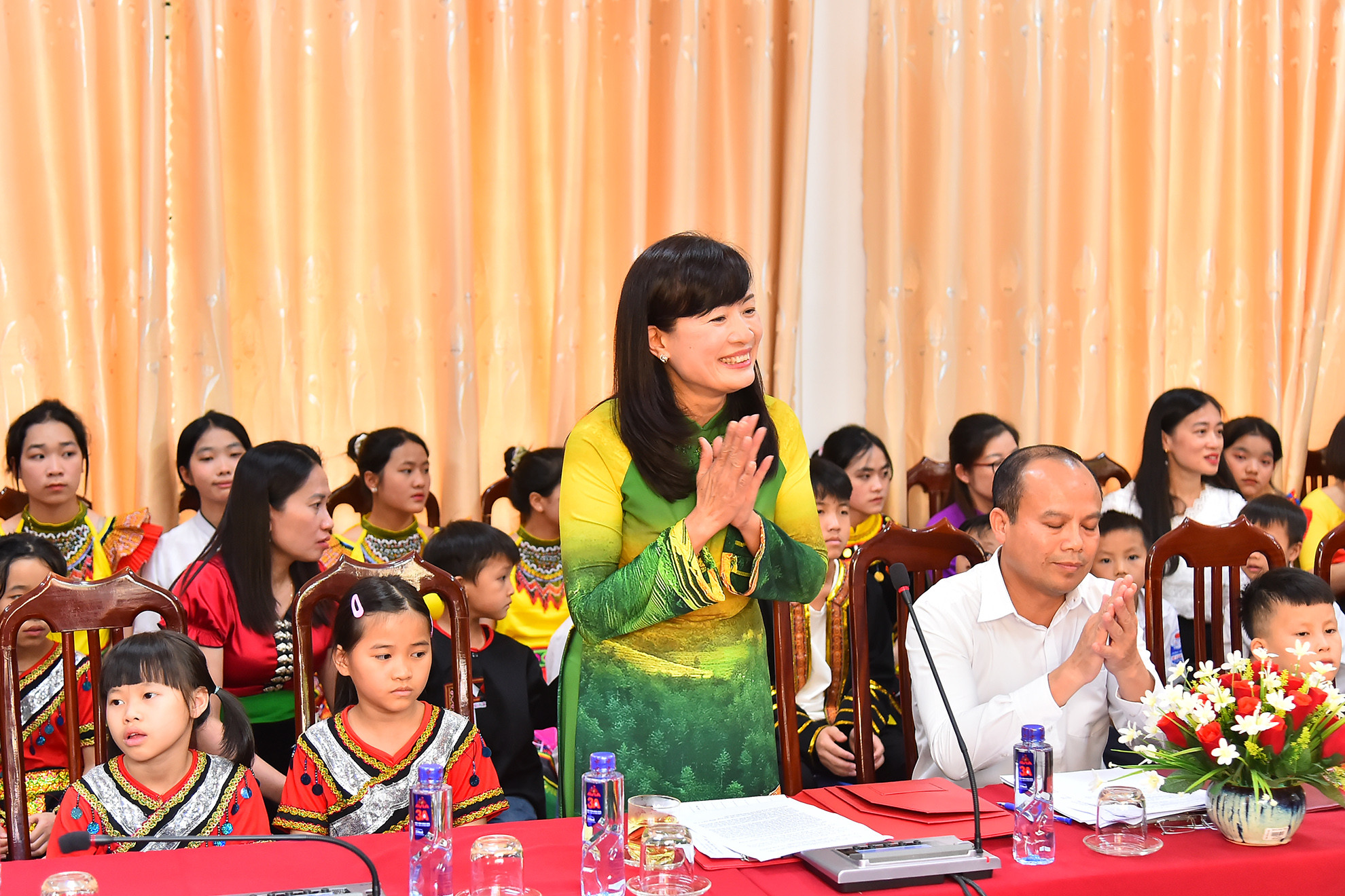 Giám đốc Cơ sở Bảo trợ xã hội tổng hợp tỉnh Điện Biên Trần Thị Tươi báo cáo với đoàn công tác hoạt động của cơ sở trong thời gian qua. Giám đốc Cơ sở Bảo trợ xã hội tổng hợp tỉnh Điện Biên Trần Thị Tươi báo cáo với đoàn công tác hoạt động của cơ sở trong thời gian qua.