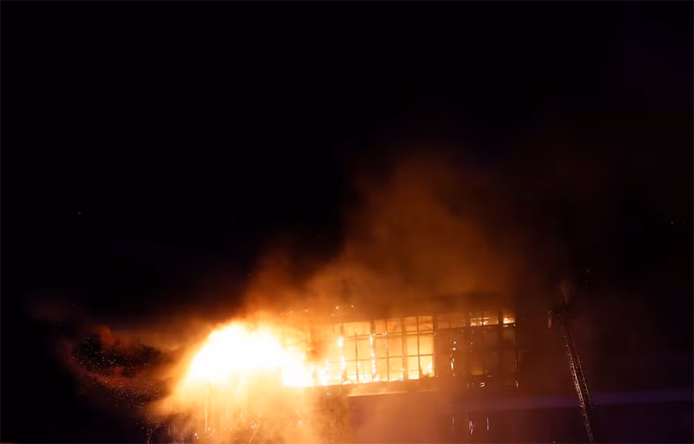 Người phát ngôn Bộ Ngoại giao Nga Maria Zakharova kêu gọi cộng đồng quốc tế lên án vụ khủng bố đẫm máu nêu trên. Trong khi đó, Thống đốc tỉnh Moskva Andrei Vorobyov tuyên bố thành lập trụ sở tình trạng khẩn cấp.