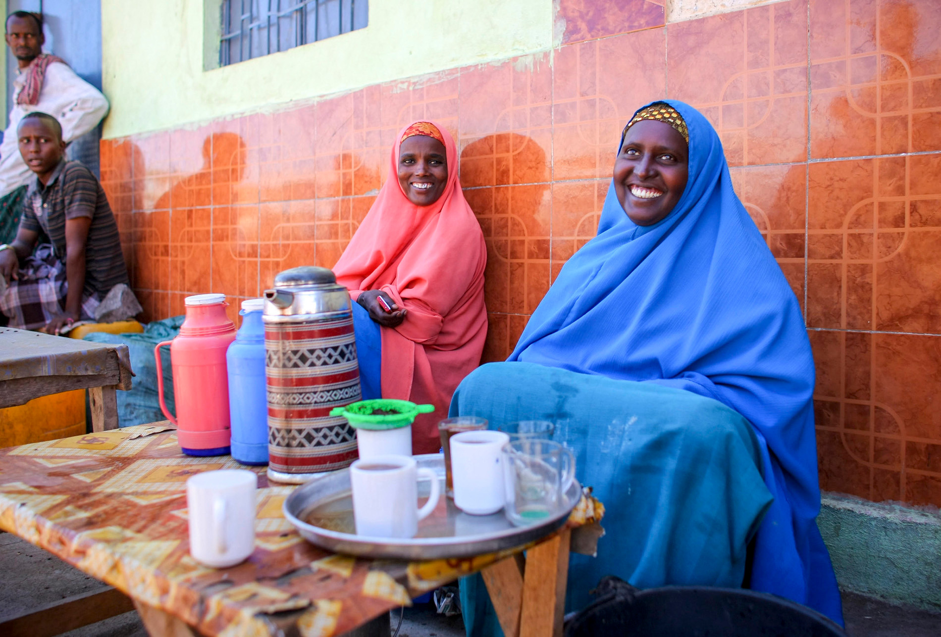 Những người phụ nữ bán trà tại huyện Buur-Hakba, Somalia, ngày 27/3/2013.