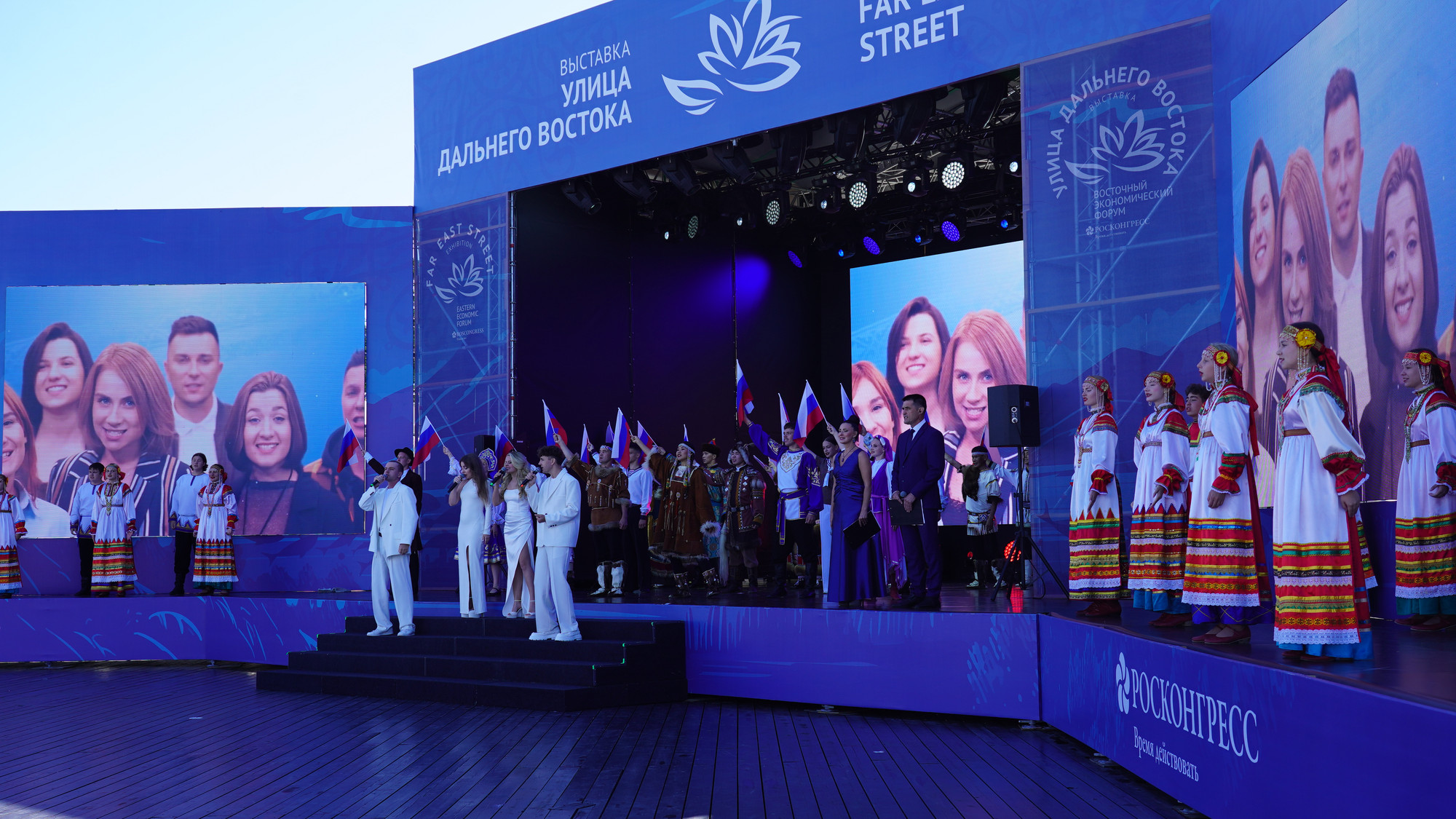 Chương trình khai mạc Phố Viễn Đông mở màn cho Lễ hội.