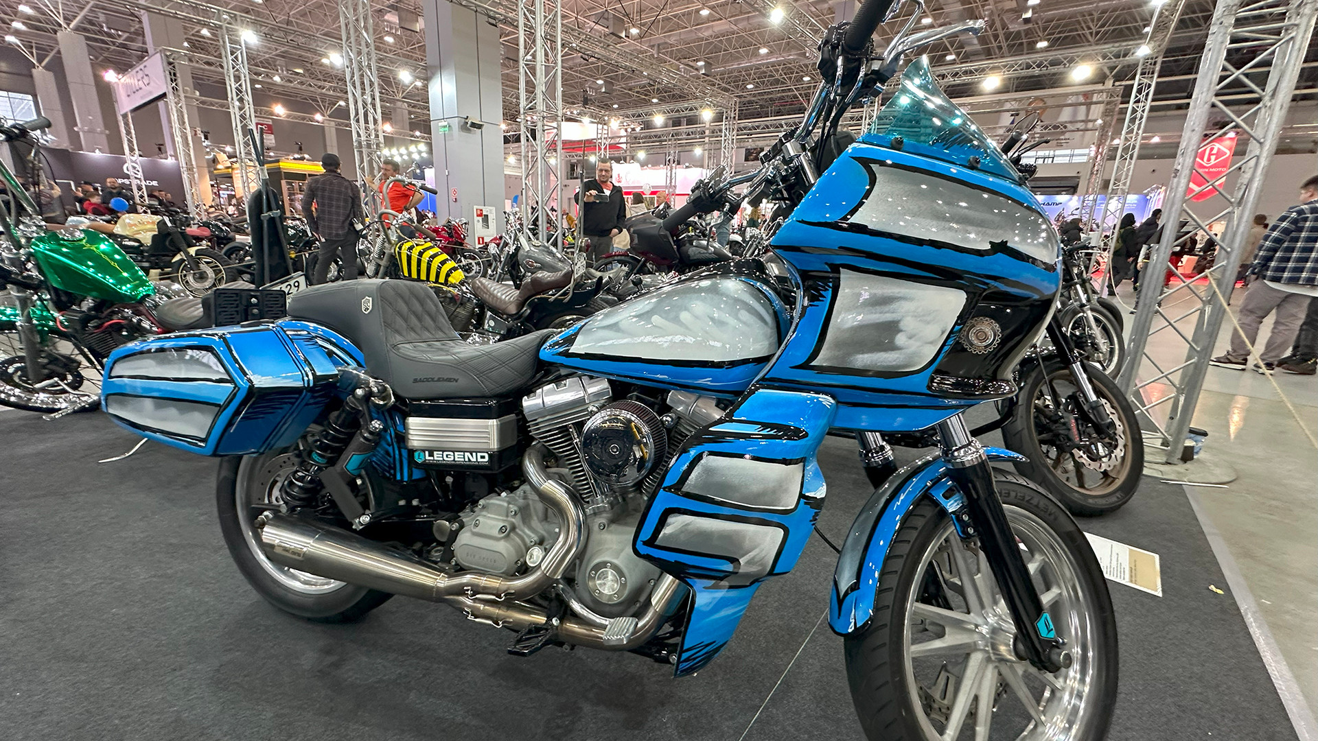 Triển lãm thu hút đông khách tham quan ngay từ giờ mở cửa khai mạc.