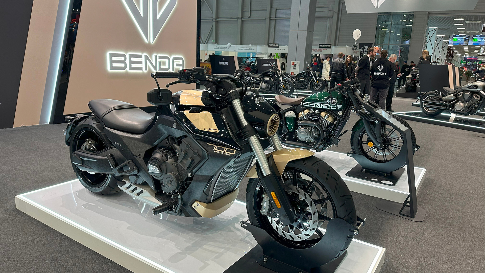 Super Marine giới thiệu những sản phẩm thú vị của thương hiệu Benda: Benda LFC 700 Pro, phiên bản nâng cấp của mẫu xe thể thao du lịch phổ biến, cũng như dòng xe ATV tương lai hoàn toàn mới.