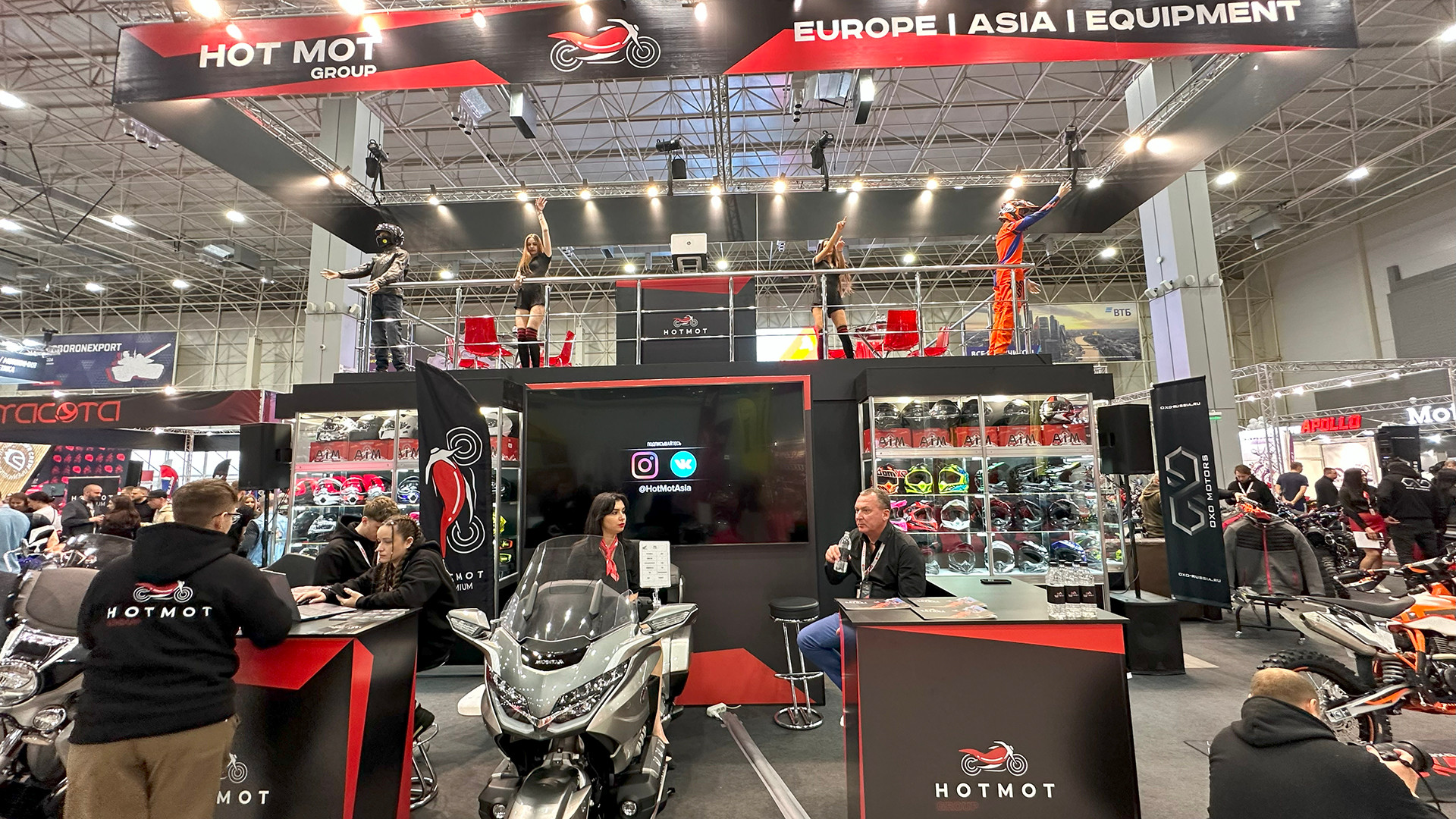 Khu vực giới thiệu các phụ kiện đến từ nhiều nhà sản xuất và cung ứng trên khắp thế giới.