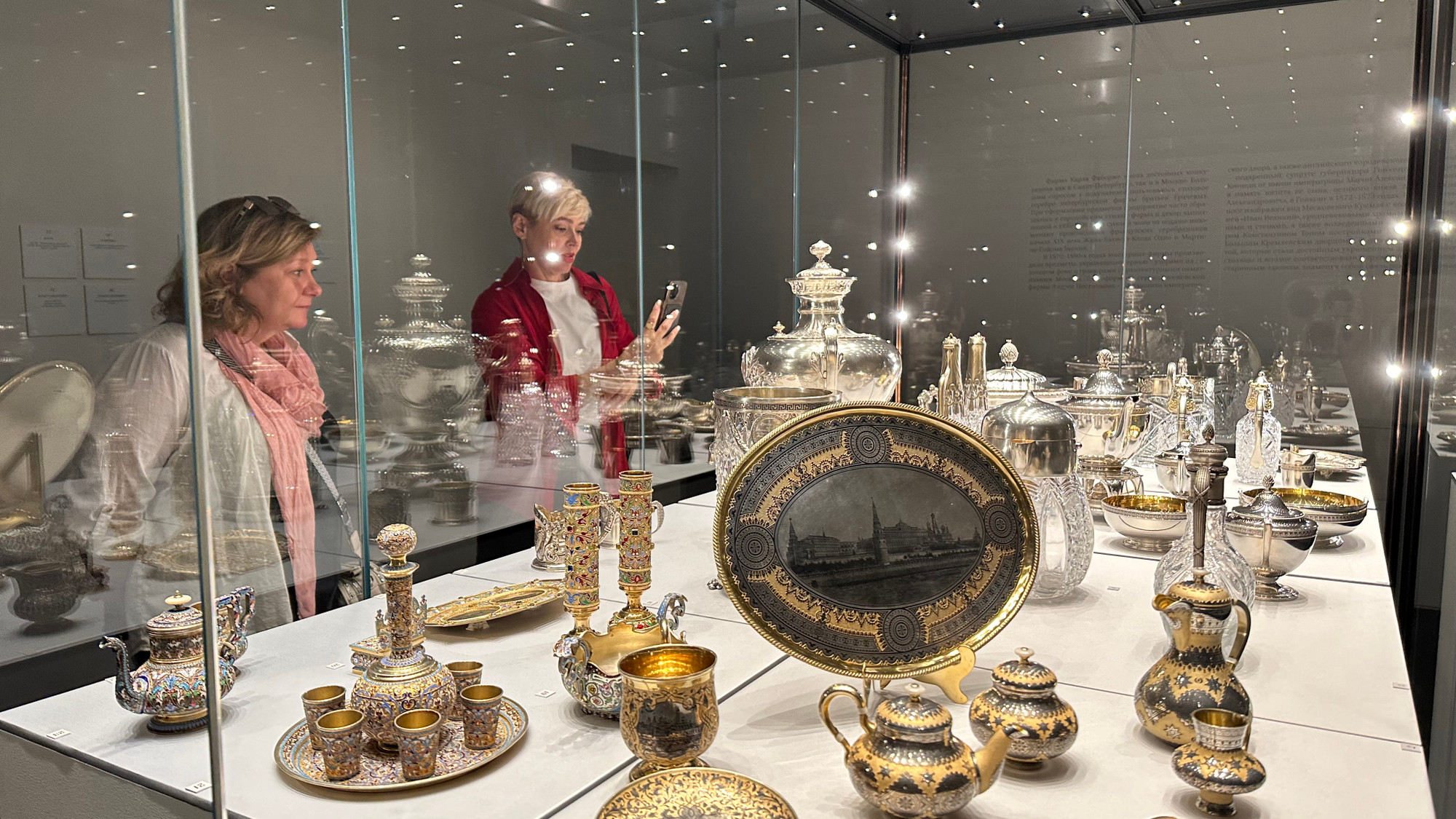Triển lãm "Thời kỳ hoàng kim chế tác kim hoàn của các đế chế Nga hoàng".