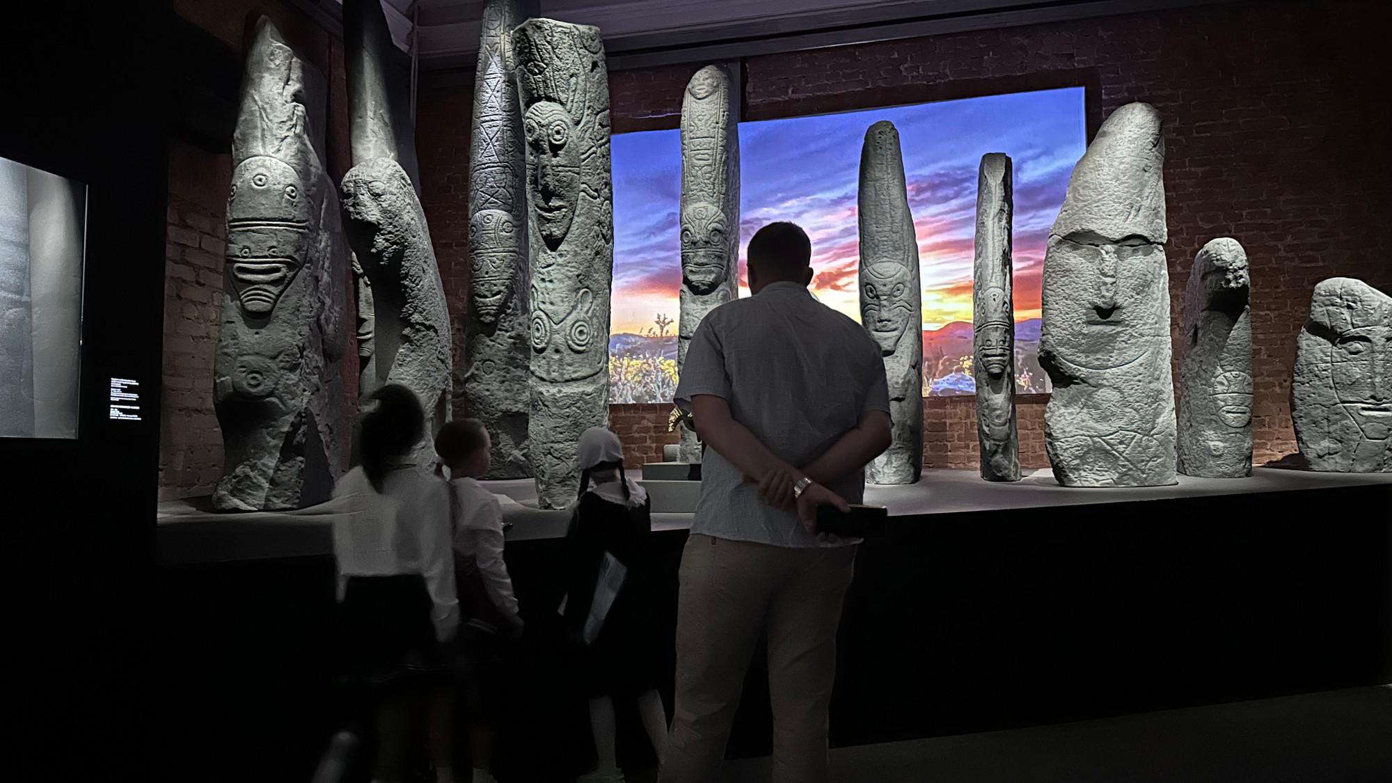 Các hiện vật cổ trong triển lãm "Giấc mơ Siberia" trong khuôn khổ chương trình Diễn đàn kinh tế phương Đông 2024.