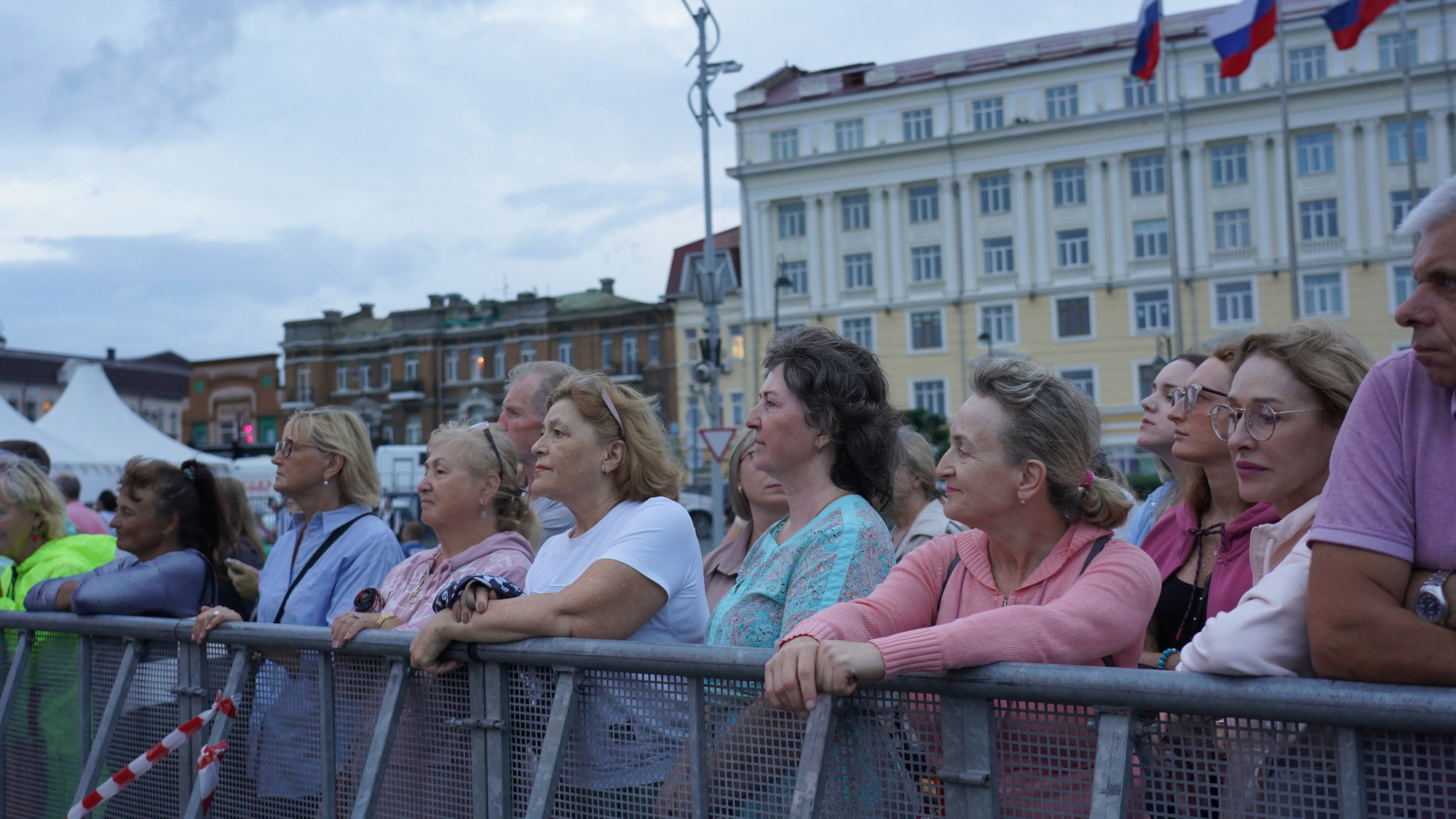 Người dân Vladivostok hoà mình vào lễ hội.