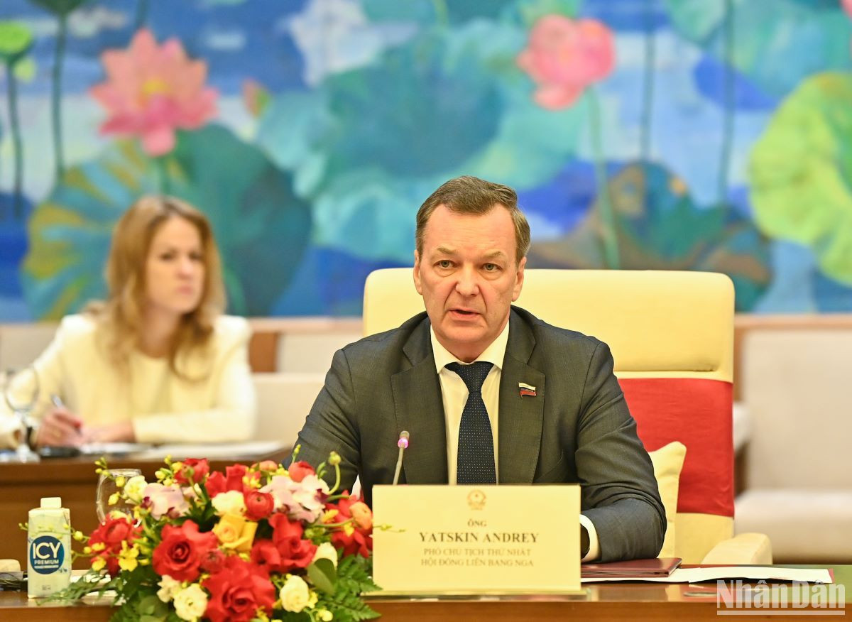 Phó Chủ tịch thứ nhất Hội đồng Liên bang Nga Andrey Yastkin phát biểu tại buổi tiếp. Phó Chủ tịch thứ nhất Hội đồng Liên bang Nga Andrey Yastkin phát biểu tại buổi tiếp.