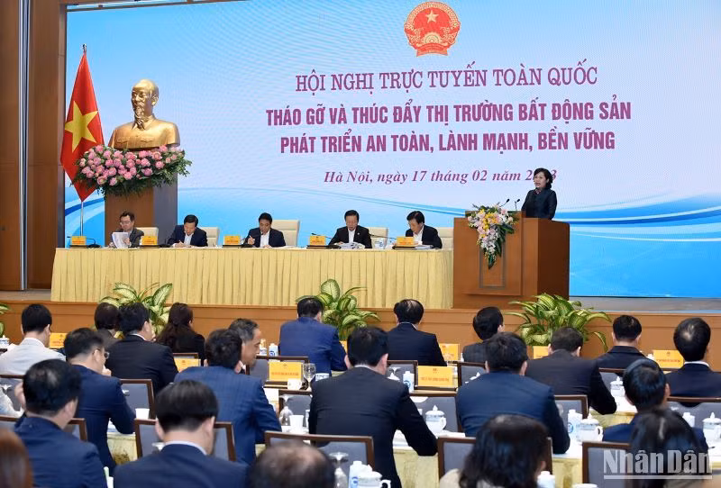 Thống đốc Ngân hàng Nhà nước Việt Nam Nguyễn Thị Hồng phát biểu.