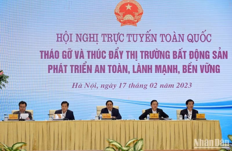 Thủ tướng Phạm Minh Chính chủ trì hội nghị. 