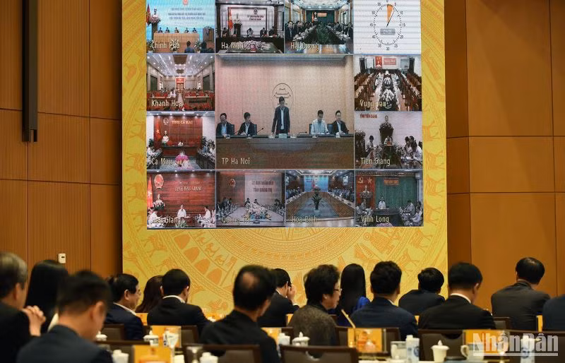 Đại diện lãnh đạo thành phố Hà Nội phát biểu tại điểm cầu Hà Nội.