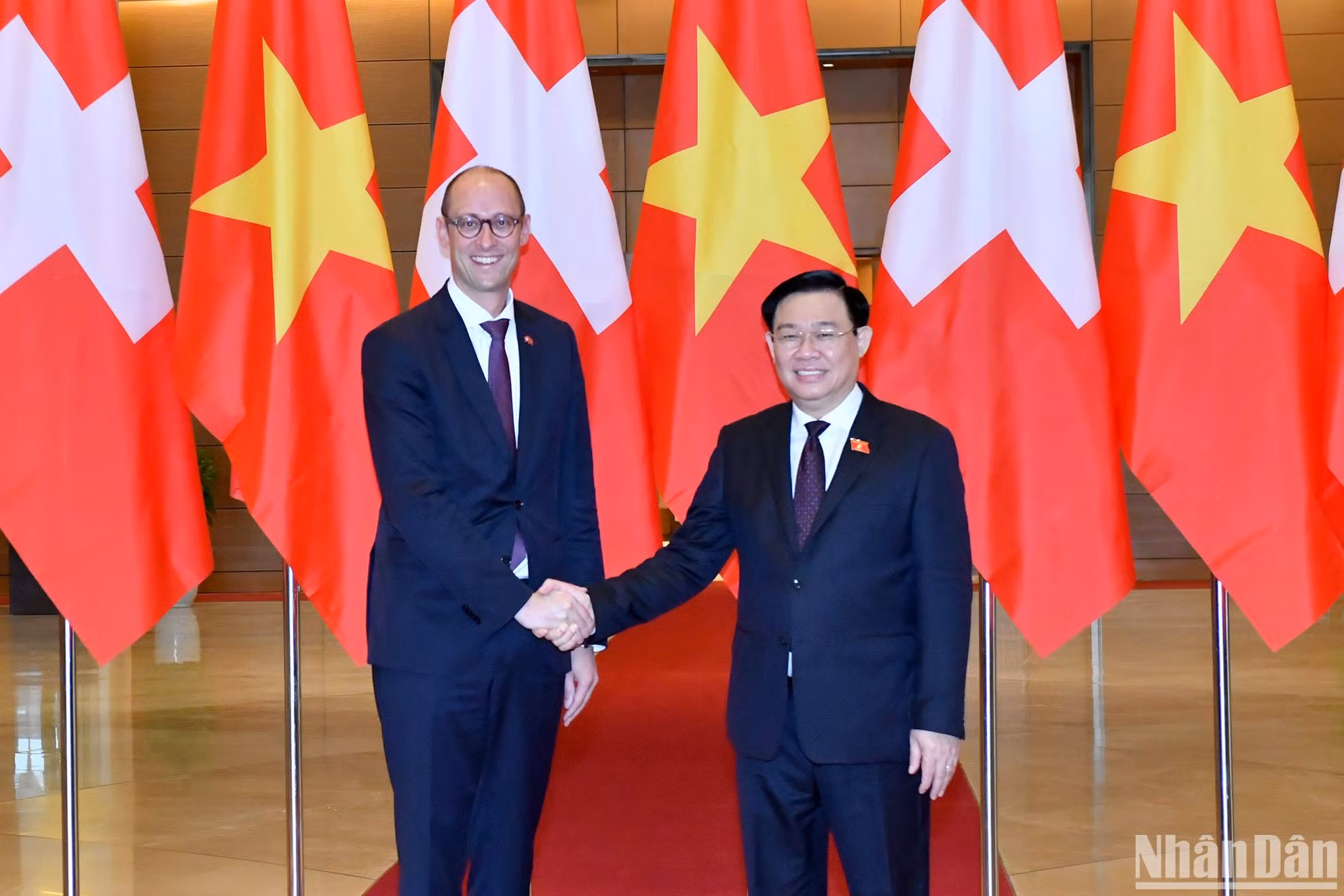 Chủ tịch Quốc hội Vương Đình Huệ đón Chủ tịch Hội đồng Quốc gia Thụy Sĩ Martin Candinas thăm chính thức Việt Nam.