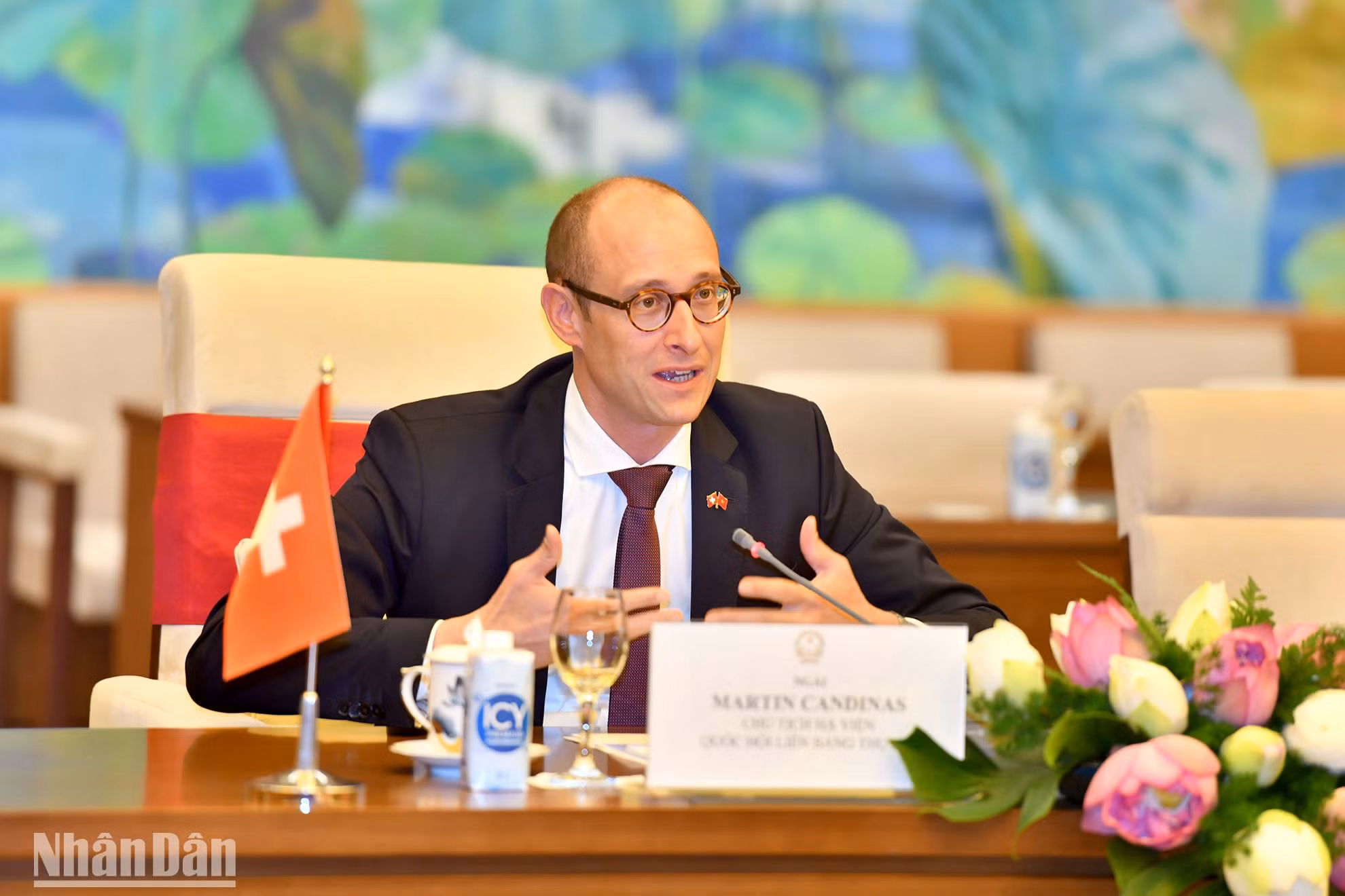 Chủ tịch Hội đồng Quốc gia Thụy Sĩ Martin Candinas phát biểu tại buổi hội đàm.