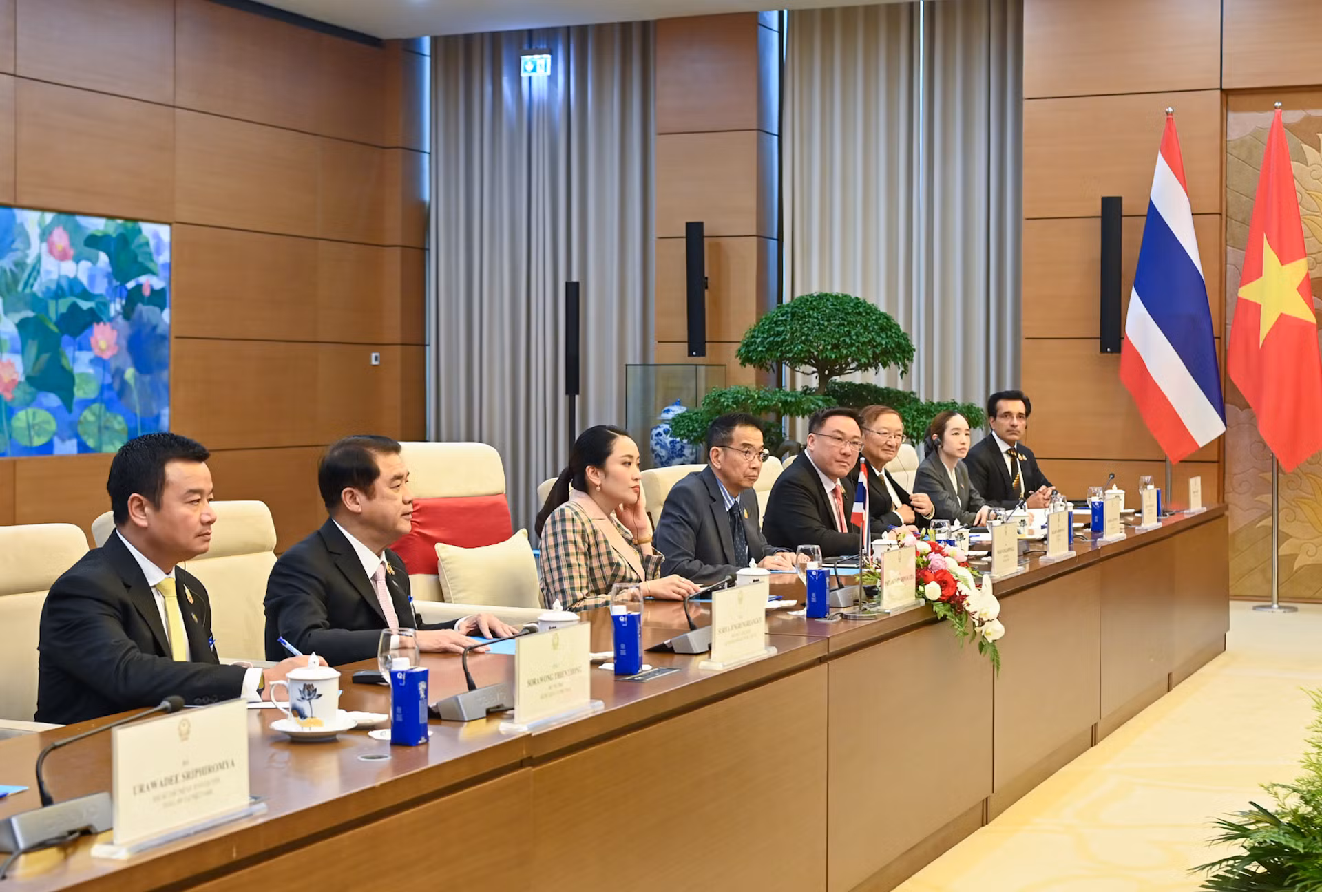 Thủ tướng Thái Lan Paetongtarn Shinawatra và các đại biểu tại hội kiến. (Ảnh: DUY LINH)