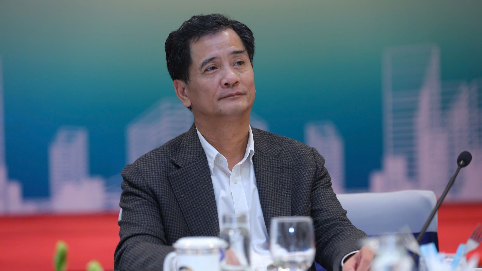 Tiến sĩ Nguyễn Văn Đính, Phó Chủ tịch Hiệp hội bất động sản Việt Nam, Chủ tịch Hội môi giới bất động sản Việt Nam. (Ảnh: TÙNG DƯƠNG)