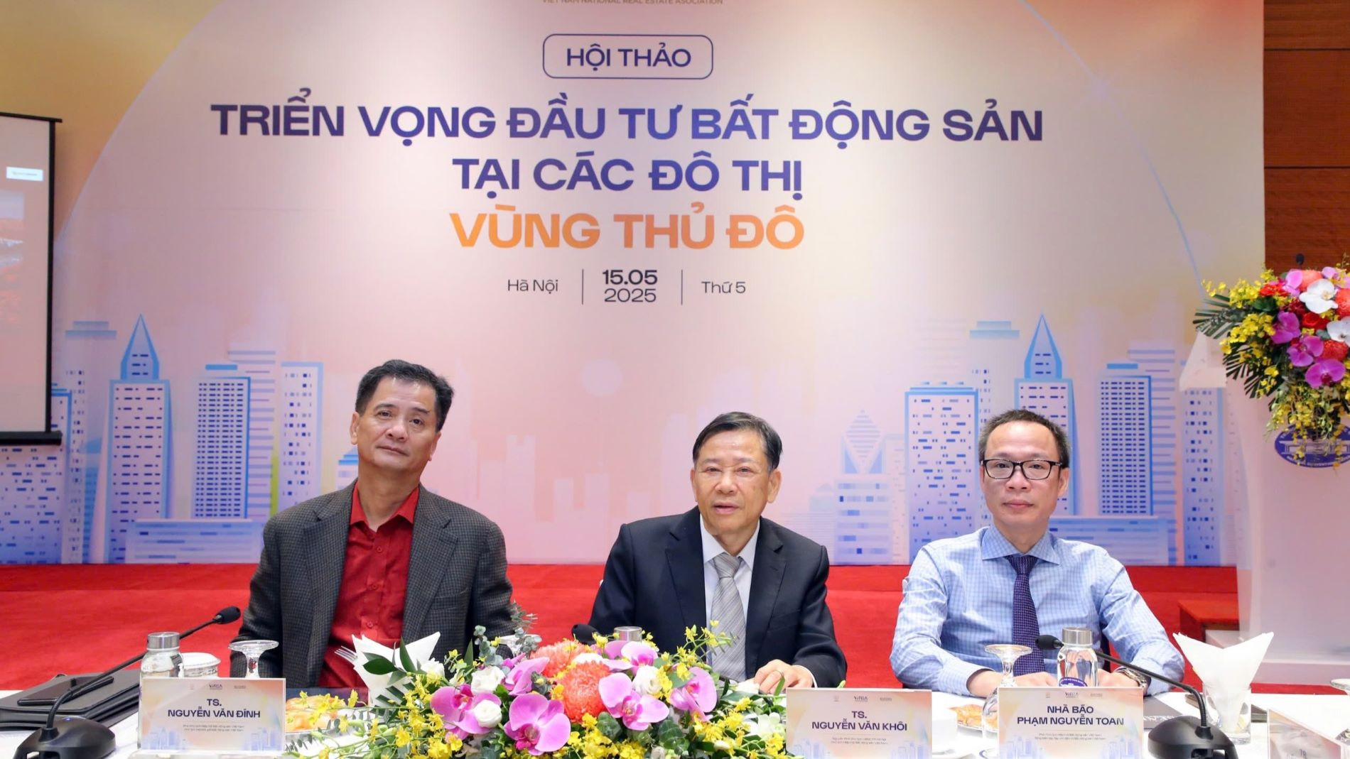 Chủ trì hội thảo "Triển vọng đầu tư bất động sản tại các đô thị vùng Thủ đô". (Ảnh: TÙNG DƯƠNG)
