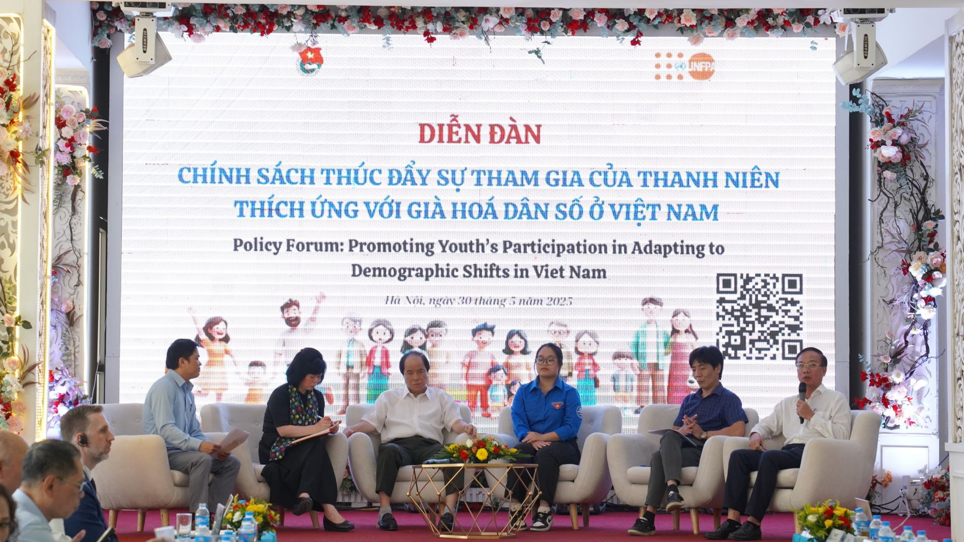 Các diễn giả trao đổi, thảo luận tại diễn đàn. (Ảnh: PV)