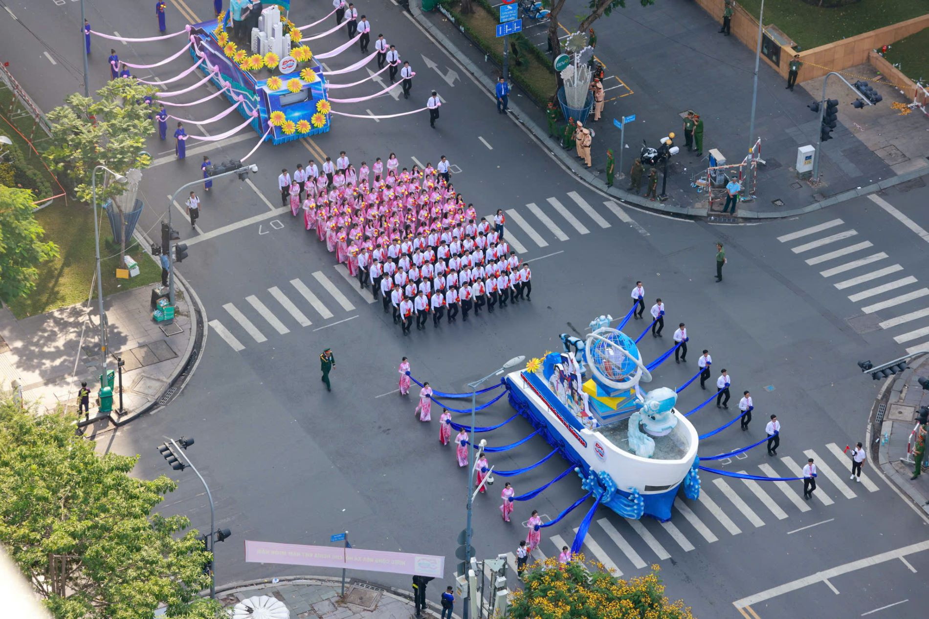 [Ảnh] Mãn nhãn với hình ảnh các khối diễu binh, diễu hành nhìn từ trên cao ảnh 15