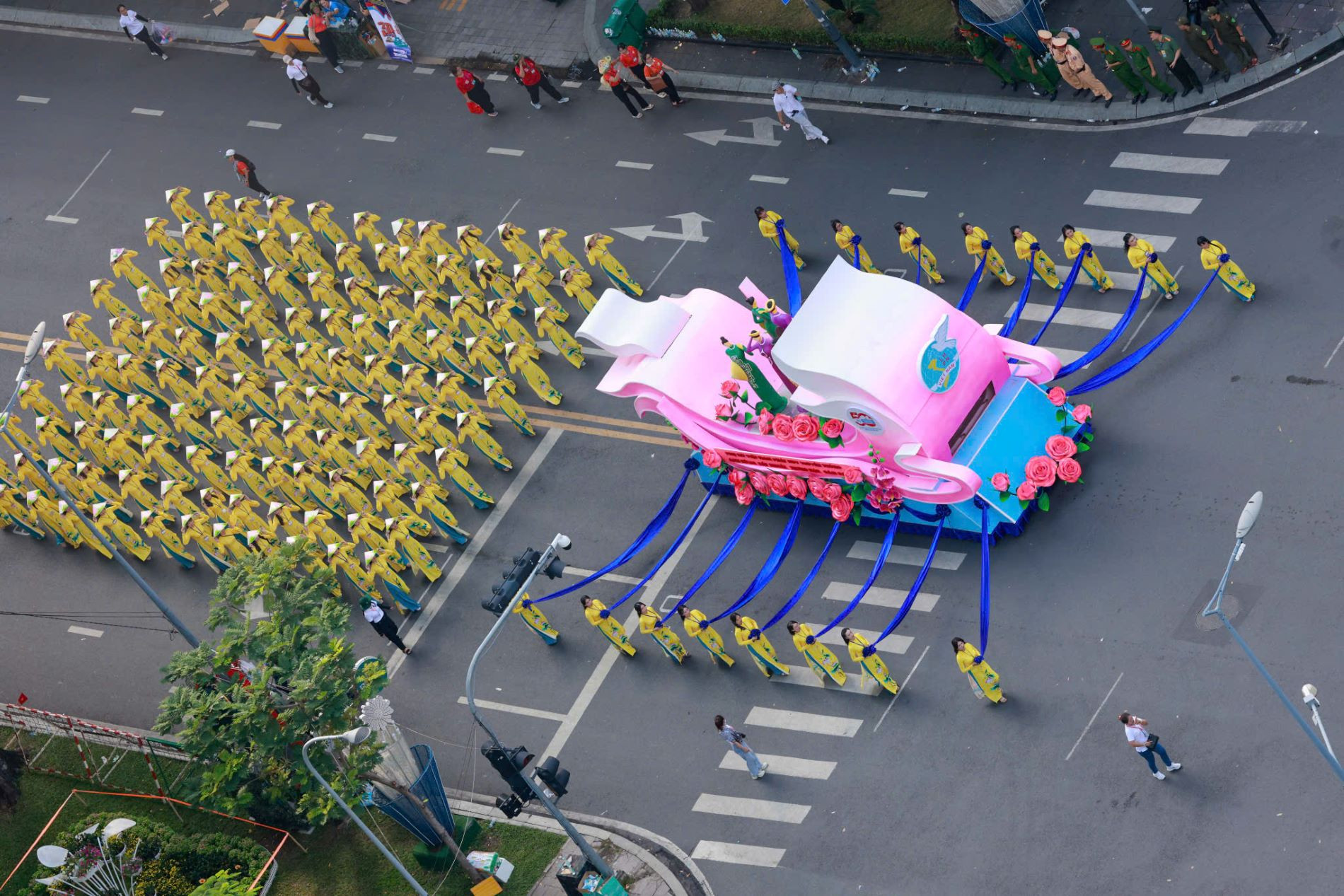 [Ảnh] Mãn nhãn với hình ảnh các khối diễu binh, diễu hành nhìn từ trên cao ảnh 14