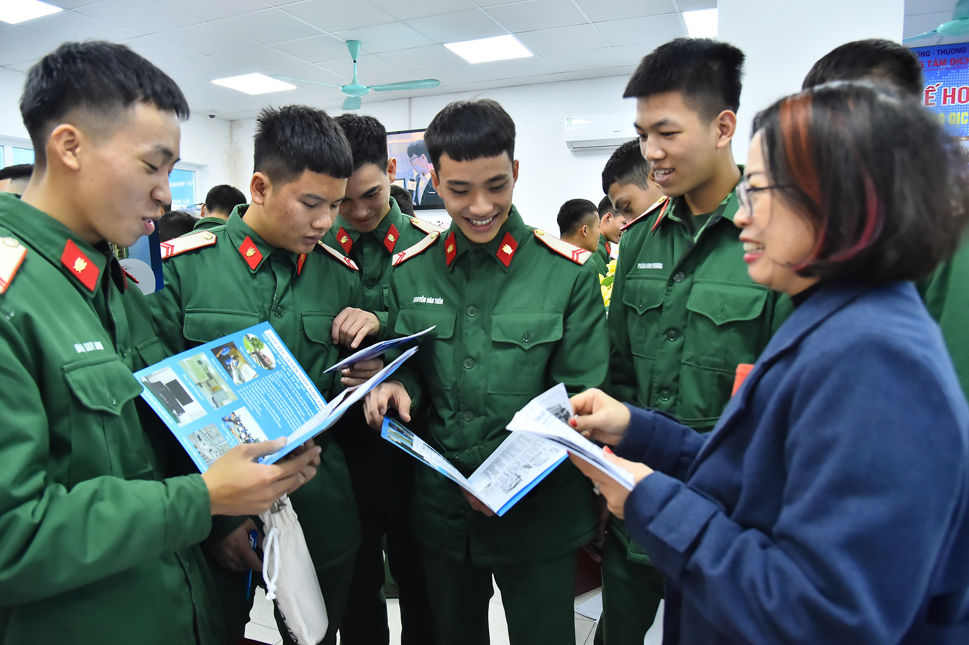 Đây là một trong những hoạt động ý nghĩa, thiết thực với các chiến sĩ, góp phần hỗ trợ những người lính trẻ có cơ hội tìm kiếm những công việc ổn định với mức lương tốt sau khi xuất ngũ.